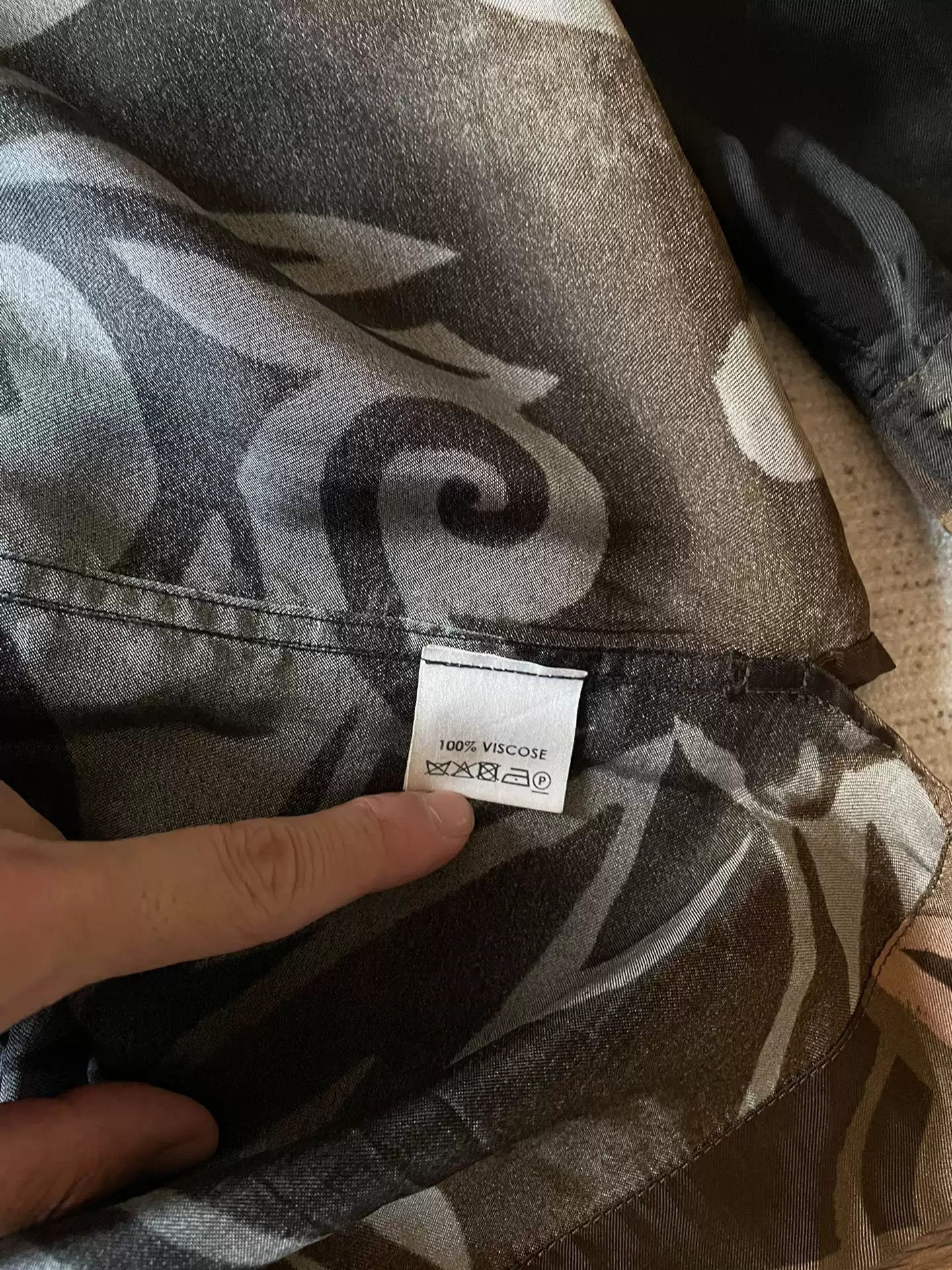 Dries Van Noten Dries Van Noten Black Brown Printed Satin Silk Short Sleeve Shirt Size US L / EU 52-54 / 3 - 6 Thumbnail