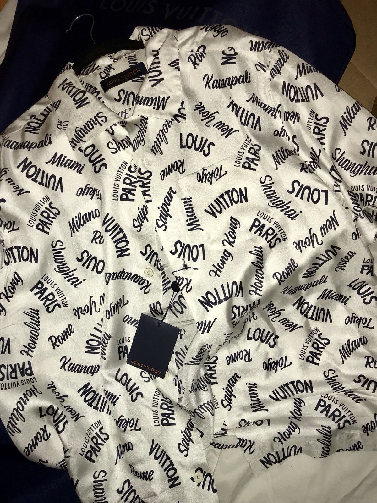 Louis Vuitton Louis Vuitton PRINTED LOGO HAWAIIAN SHIRT SS18, Grailed