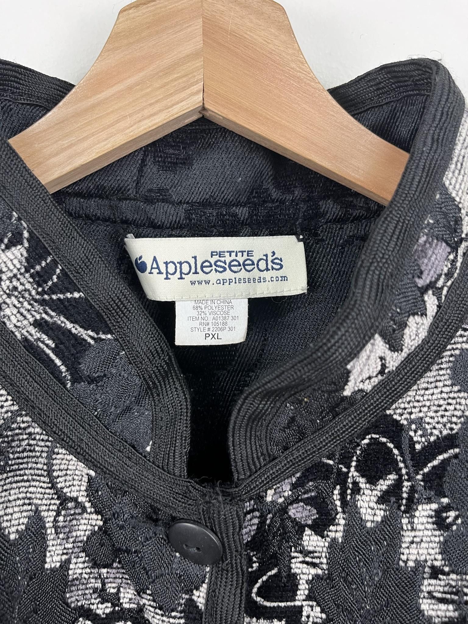 Vintage Vintage Petite Appleseed's Black Flower Button Up Cardigan Size US XL / EU 56 / 4 - 2 Thumbnail