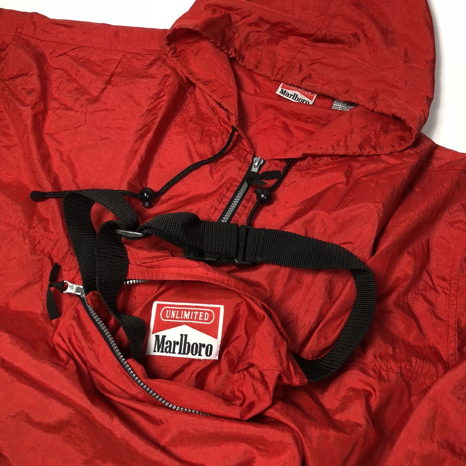 Vintage 🚬🚬 Vintage 90’s Marlboro red packable anorak windbreaker waist