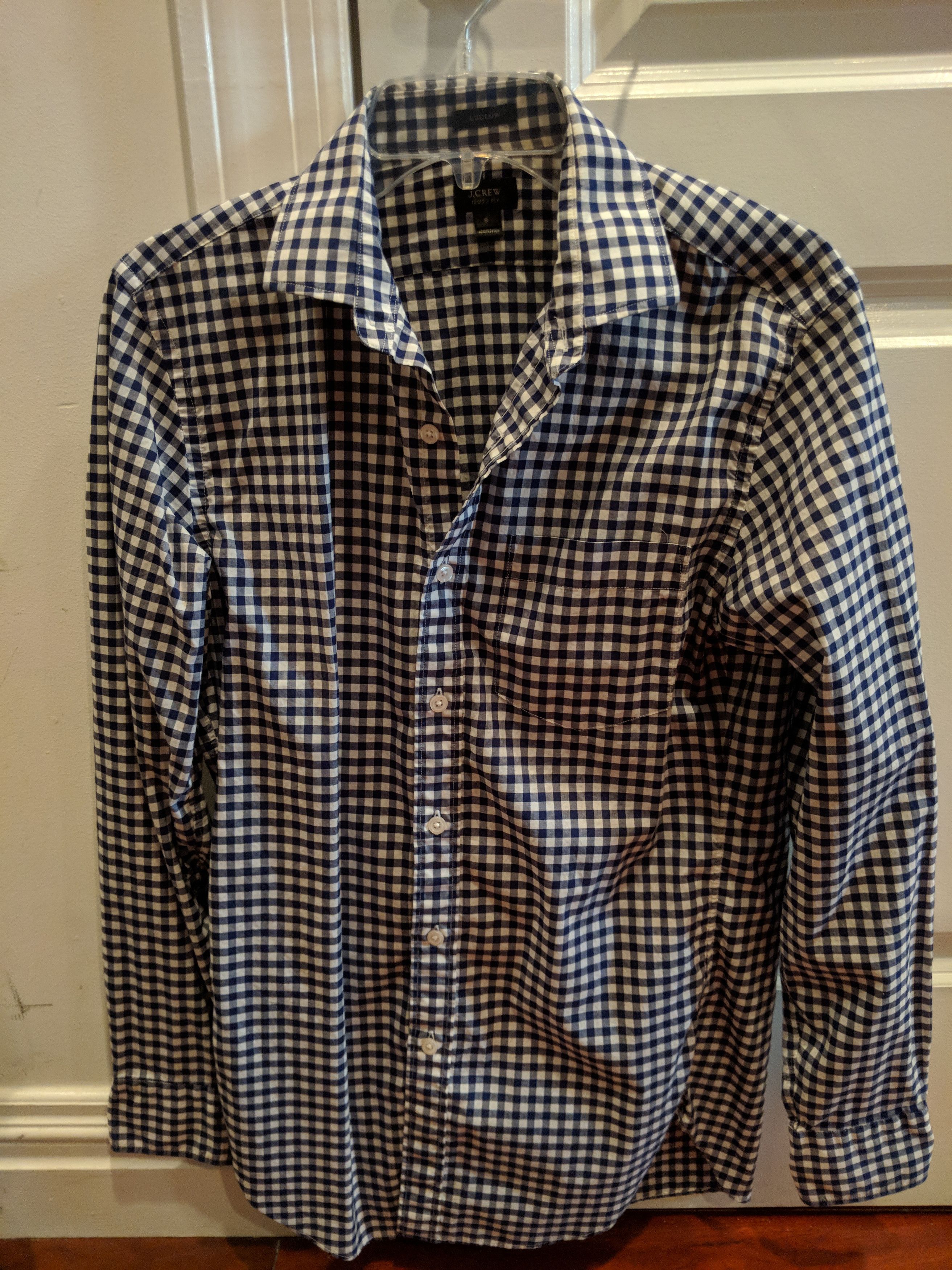 Ludlow spread-collar shirt in navy gingham