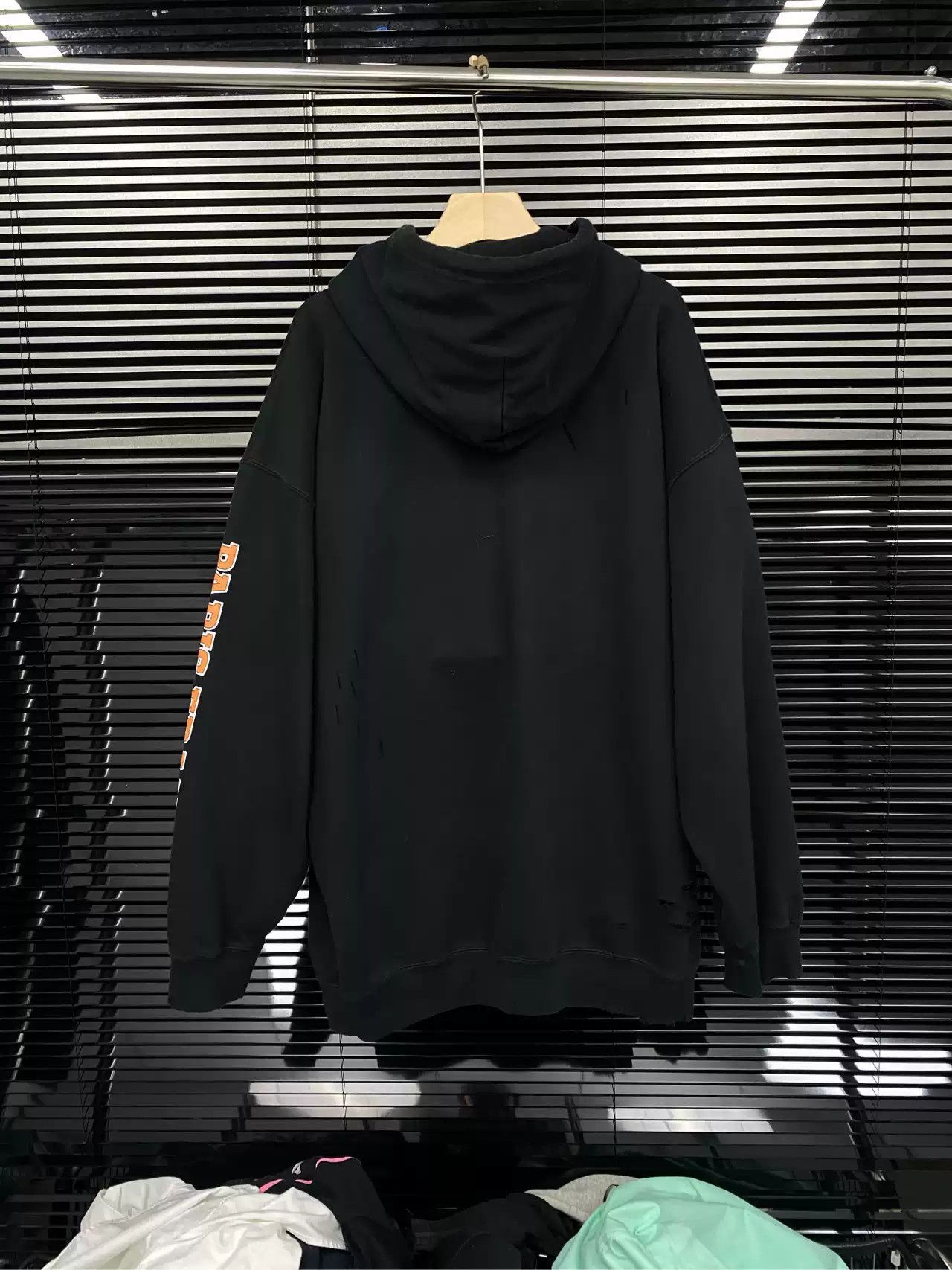 Balenciaga Balenciaga scissors damage worn-out hoodies and hoodies Size US M / EU 48-50 / 2 - 3 Thumbnail