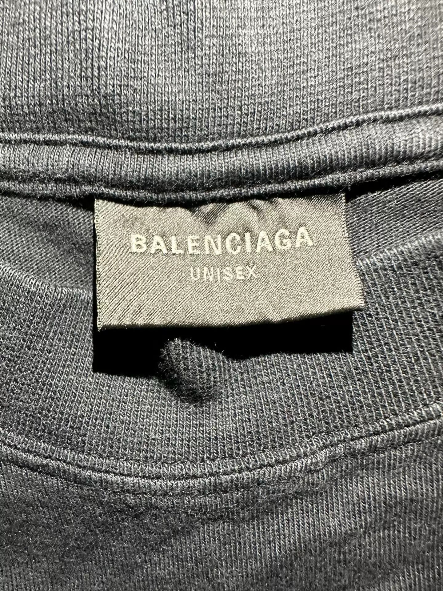 Balenciaga Balenciaga 23ss Valentine's Day limited neckline logo washed and distressed long sleeves Size US M / EU 48-50 / 2 - 6 Thumbnail