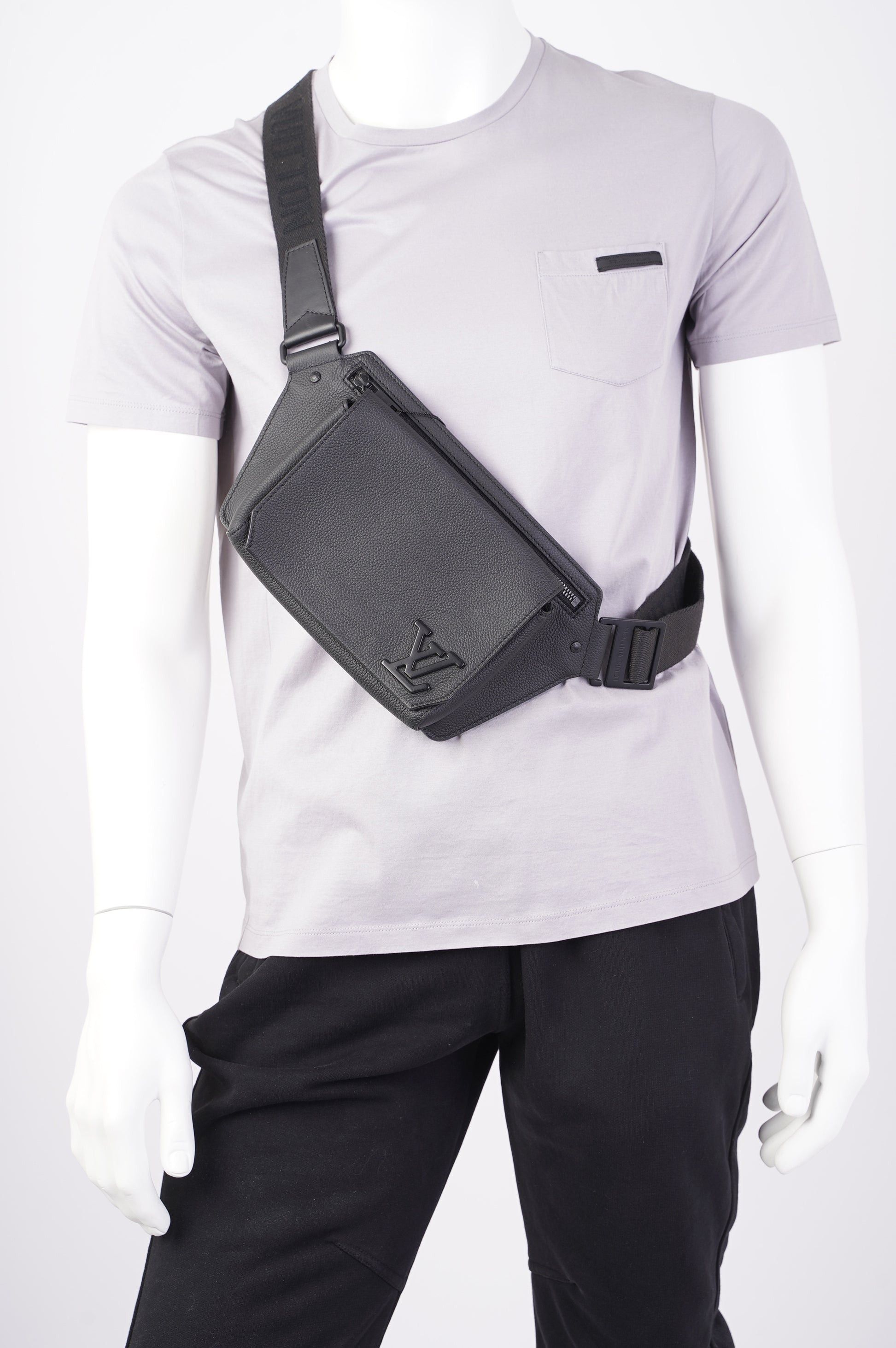 LOUIS VUITTON LV Aerogram takeoff sling Taurillon Clemence Leather Bum bag Messenger bag Cross body M57081 black