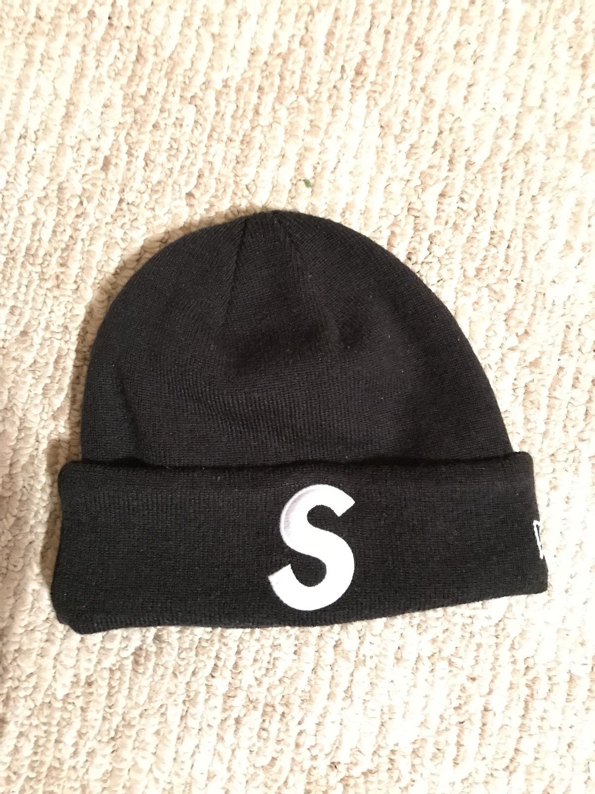 Supreme x New Era S Logo Knitted Beanie | Black | FARFETCH
