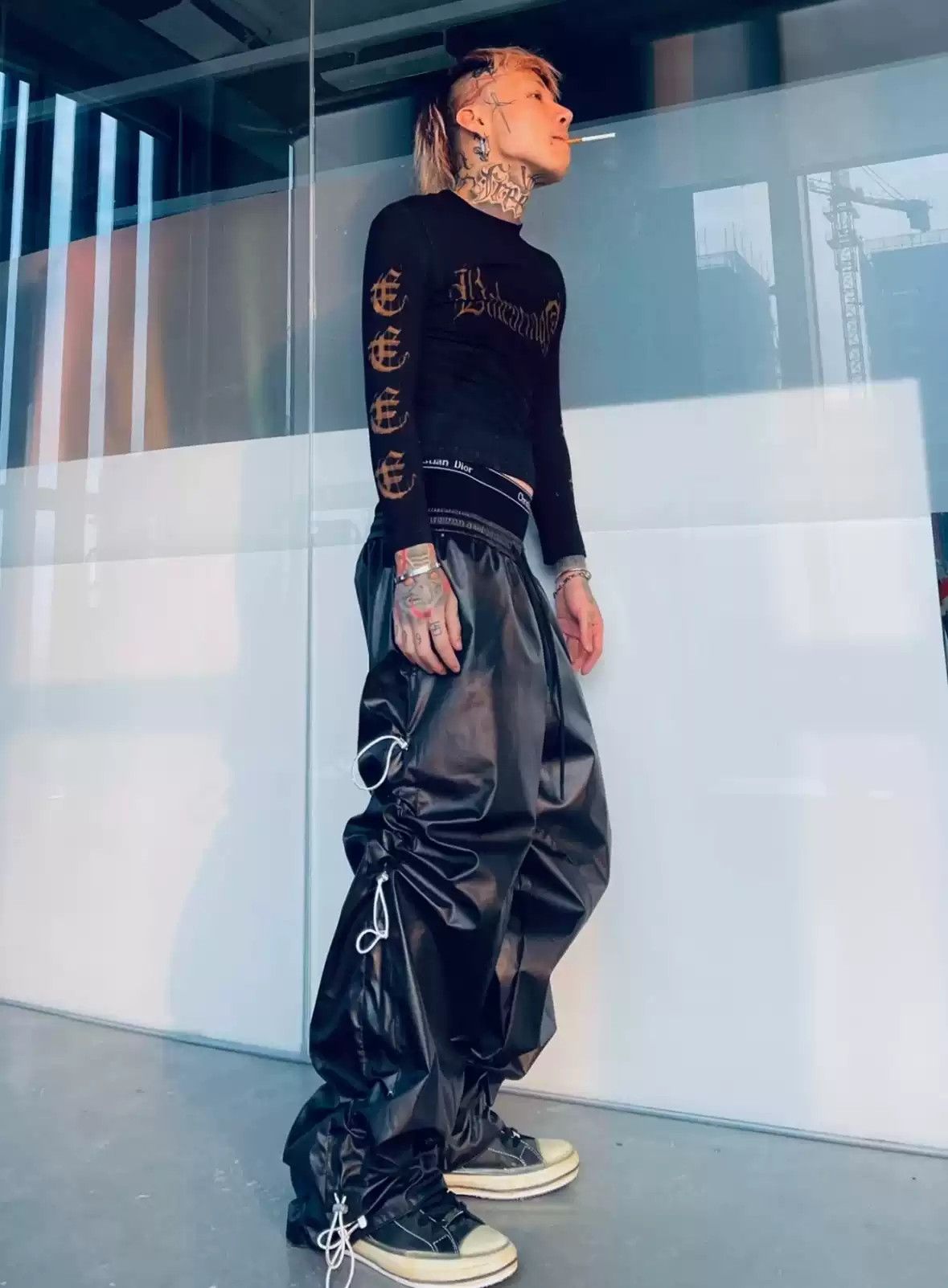 Balenciaga Balenciaga 23fw Mud Stained Sanskrit Damaged Long Sleeve Size US S / EU 44-46 / 1 - 6 Thumbnail