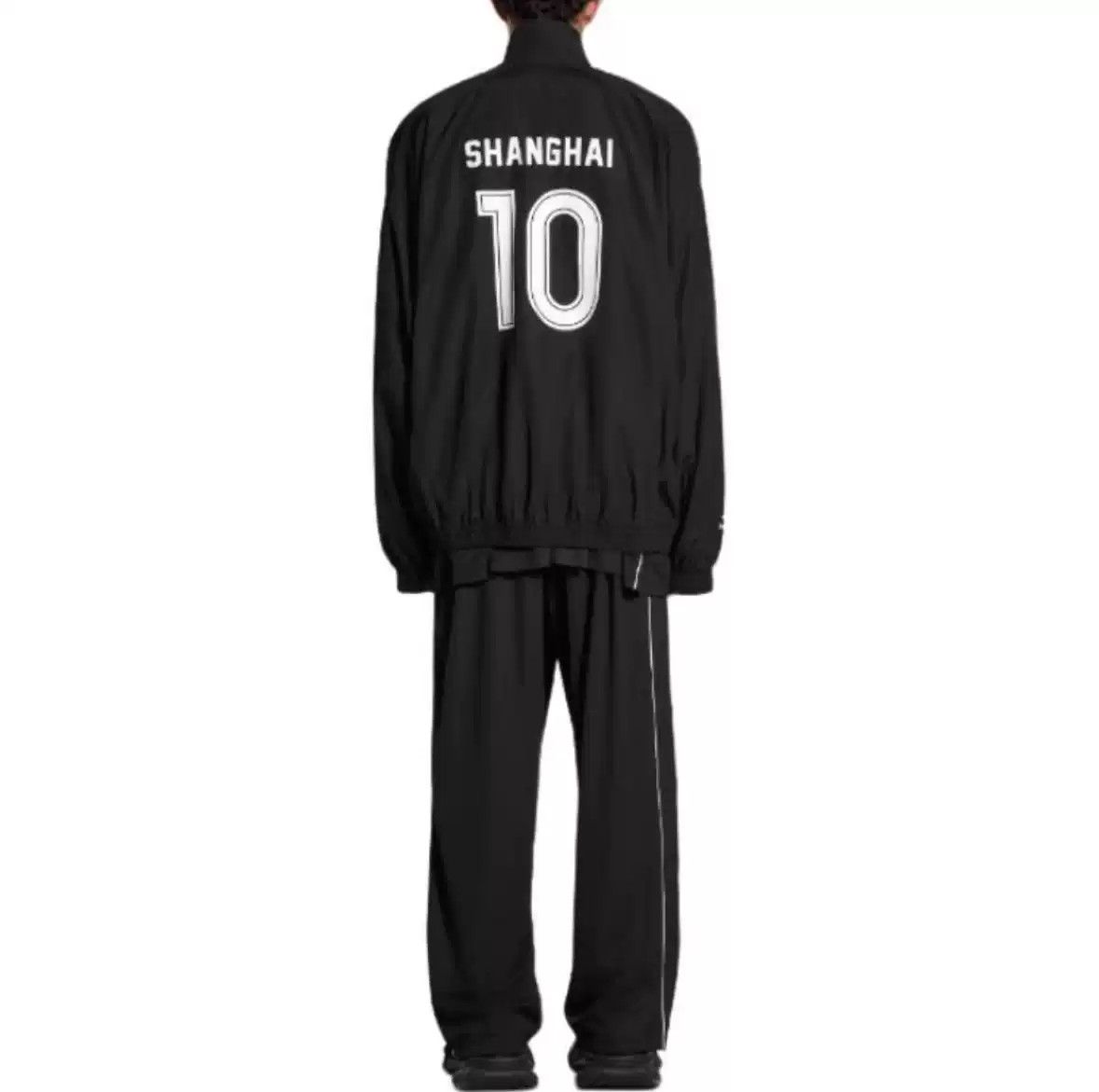 Balenciaga Balenciaga 24ss Manchester United Football Shanghai Exclusive Nylon Jacket Size US L / EU 52-54 / 3 - 8 Thumbnail