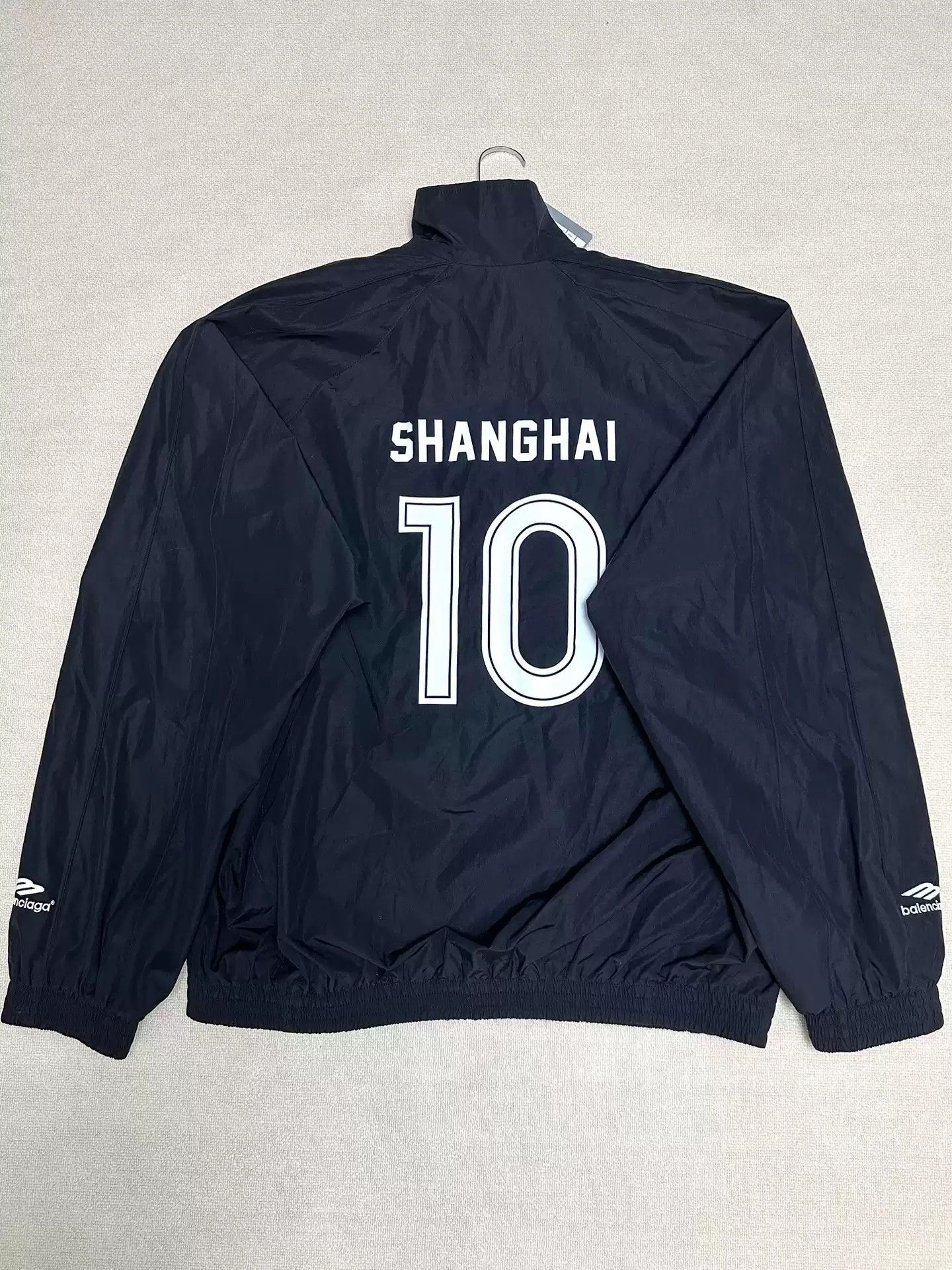 Balenciaga Balenciaga 24ss Manchester United Football Shanghai Exclusive Nylon Jacket Size US L / EU 52-54 / 3 - 3 Thumbnail