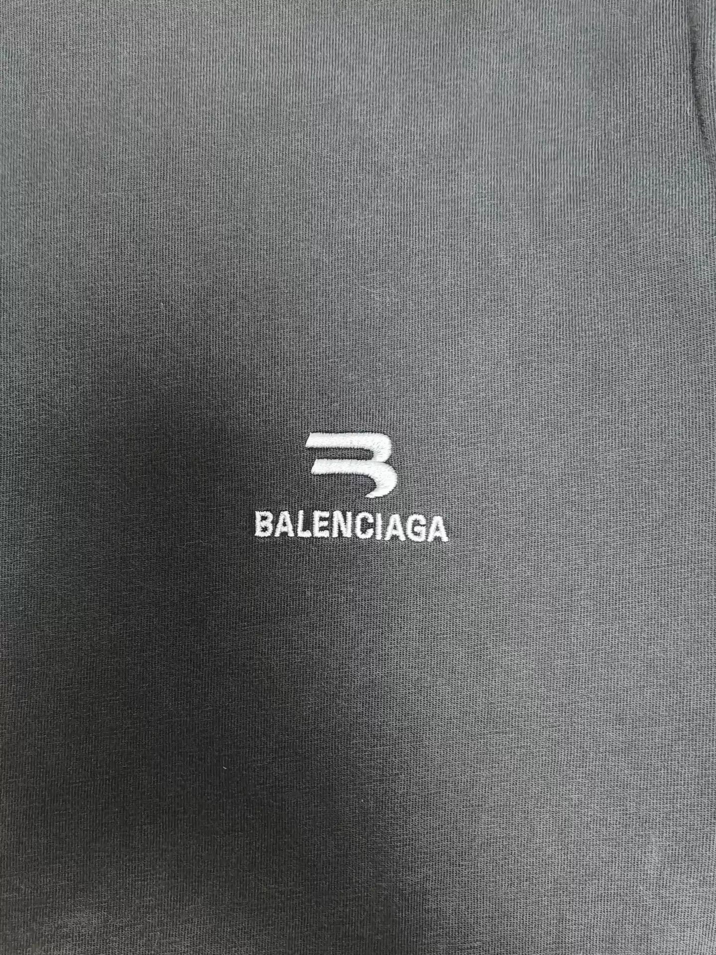 Balenciaga Balenciaga 22fw Distressed SportyB Short Sleeved T-shirt Size US S / EU 44-46 / 1 - 4 Thumbnail
