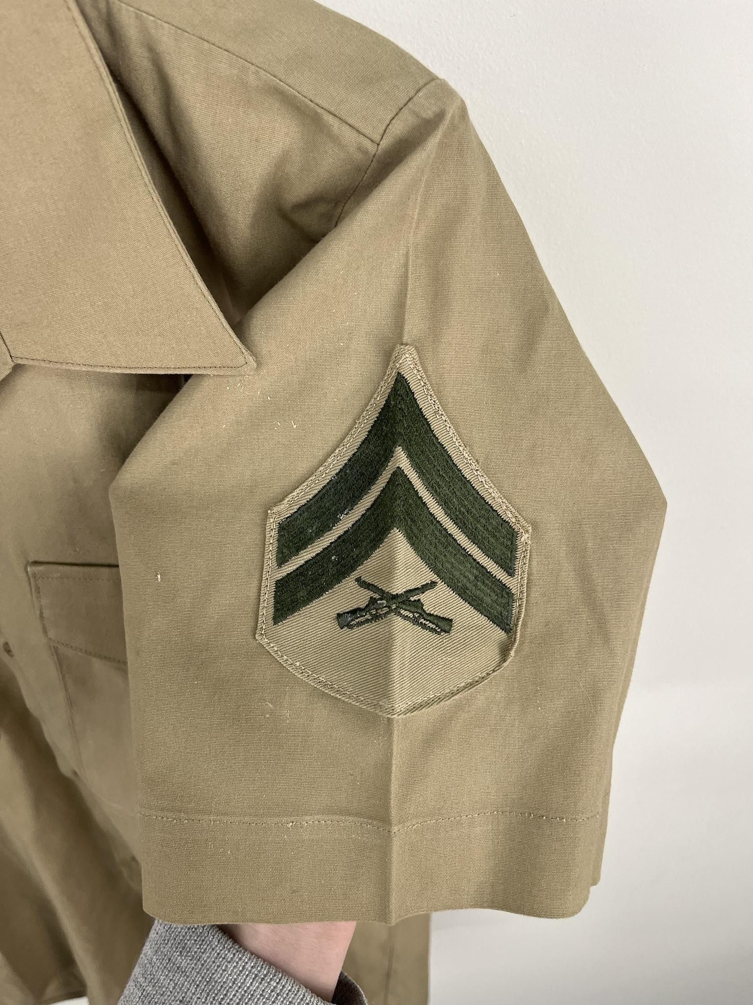 Vintage Vintage 1980's US Army Short Sleeve Button Up With Gun Patch Size US S / EU 44-46 / 1 - 2 Thumbnail