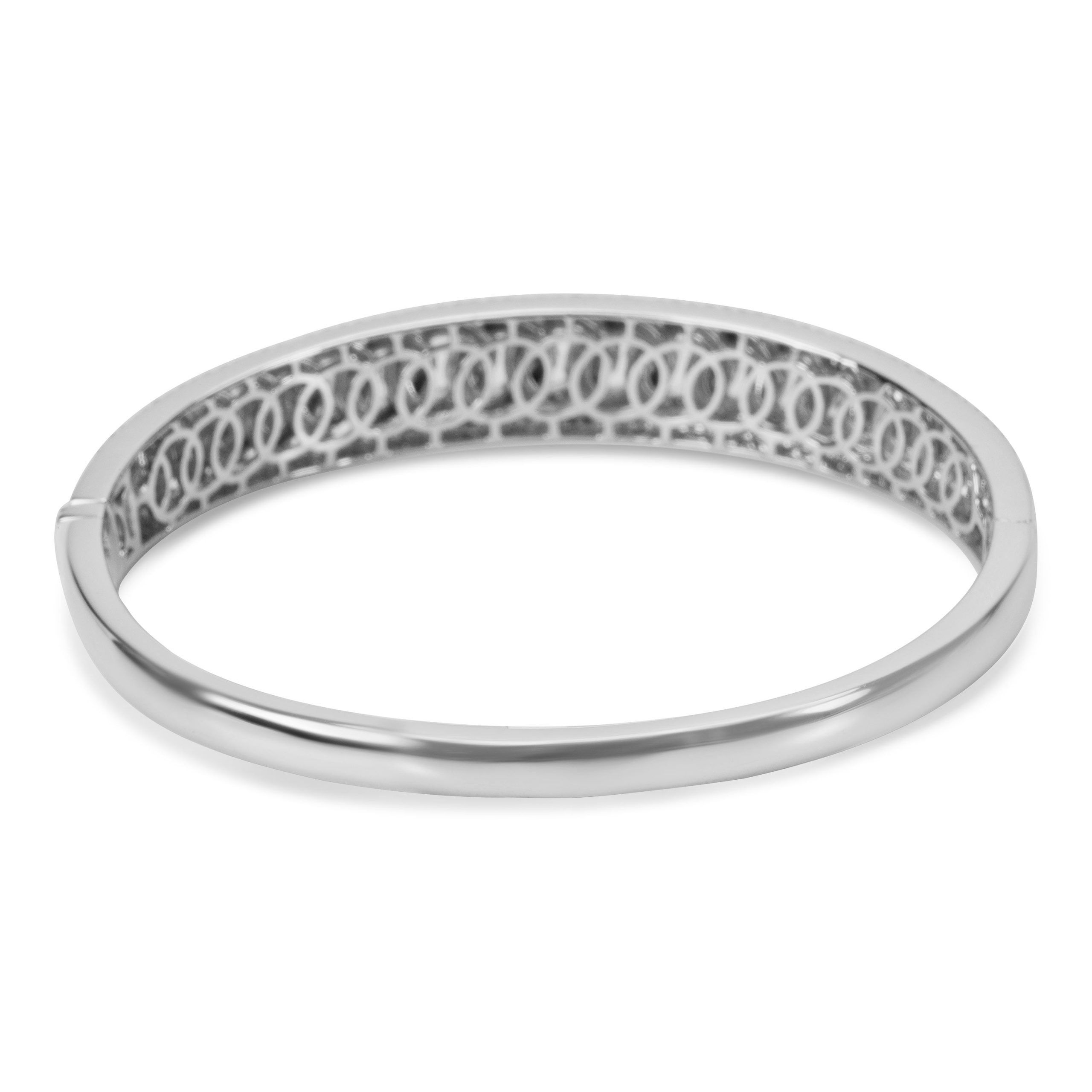 18k White Gold Interlocking Circle Hinged Bangle 2.52 ctw