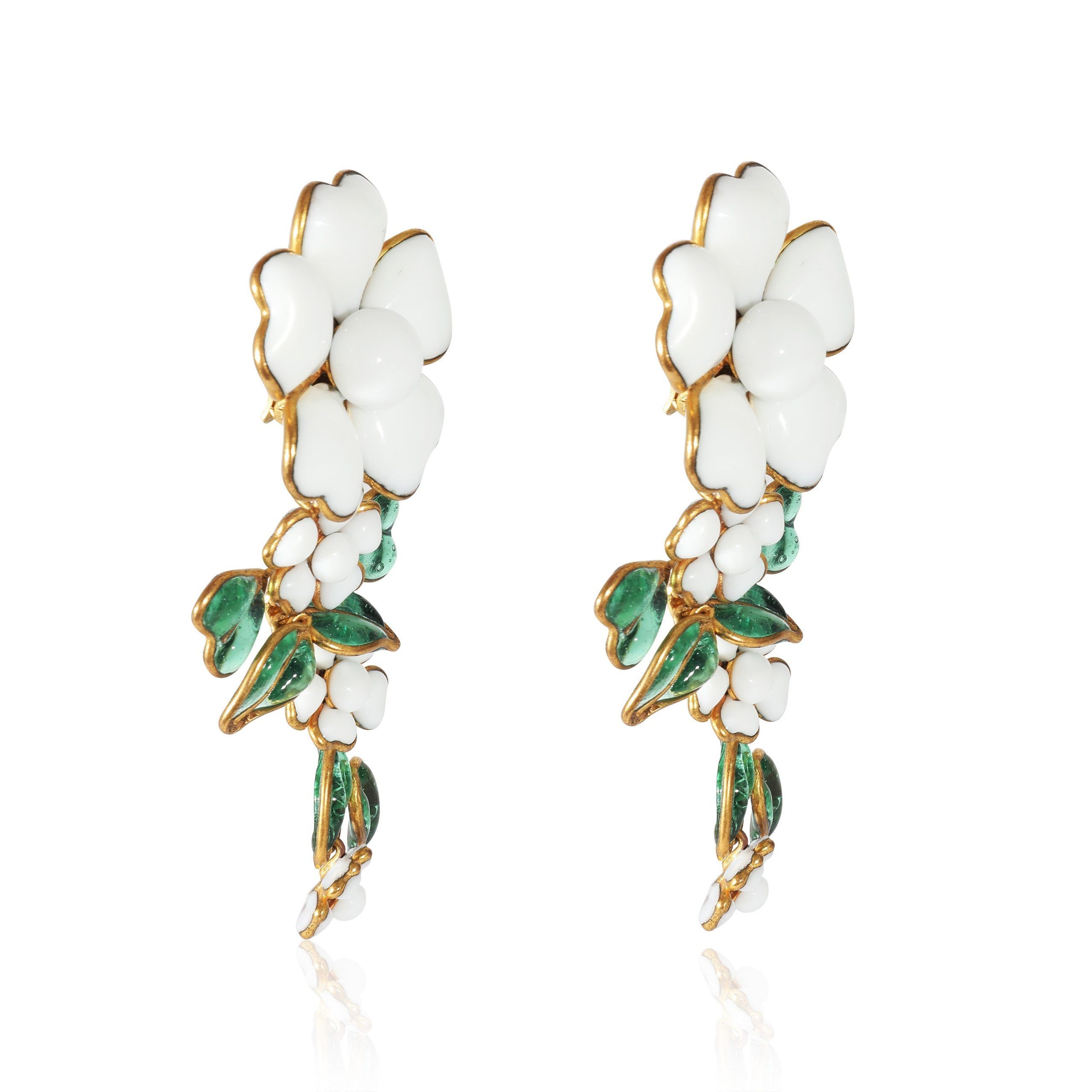 Chanel Vintage Chanel White & Green Gripoix Flower Clip-On Earrings, 93 P Size ONE SIZE - 2 Thumbnail