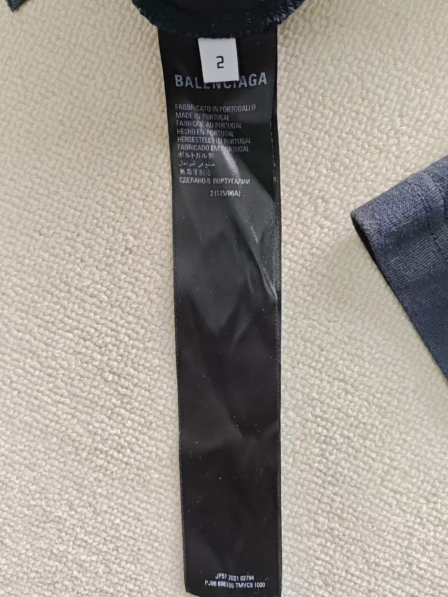 Balenciaga Balenciaga22SS Inverted and Inverted Portrait Band Washed and Damaged Long Sleeves Size US M / EU 48-50 / 2 - 6 Thumbnail