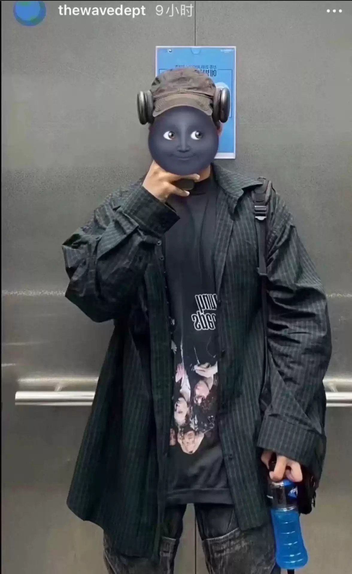 Balenciaga Balenciaga22SS Inverted and Inverted Portrait Band Washed and Damaged Long Sleeves Size US M / EU 48-50 / 2 - 7 Thumbnail