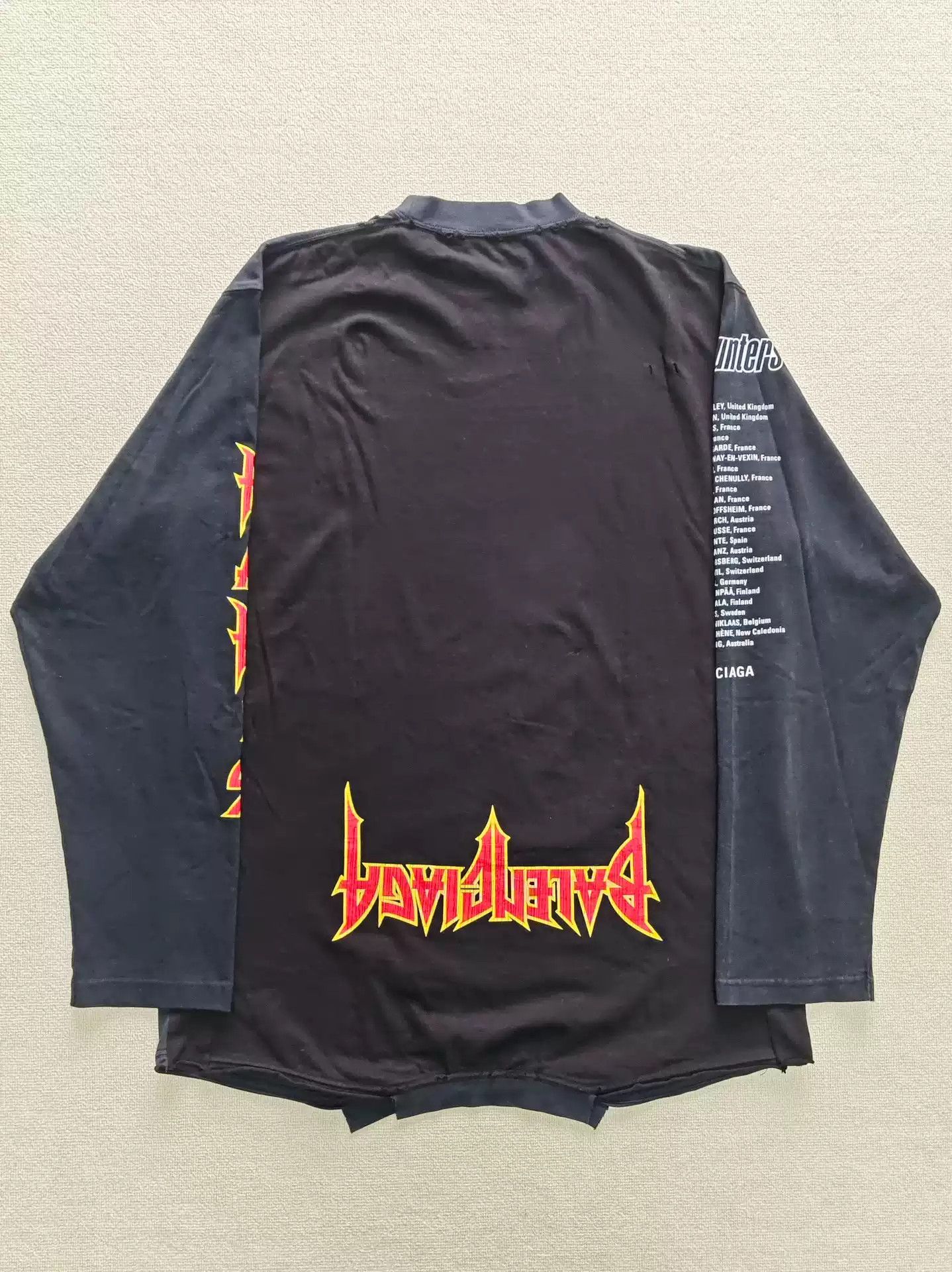 Balenciaga Balenciaga22SS Inverted and Inverted Portrait Band Washed and Damaged Long Sleeves Size US M / EU 48-50 / 2 - 3 Thumbnail