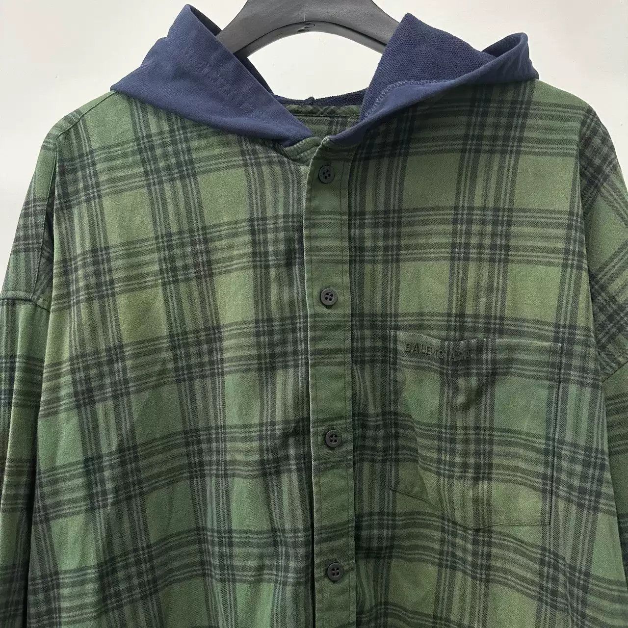 Balenciaga Balenciaga SS23 Embroidered logo plaid hooded long sleeved shirt on chest Size US S / EU 44-46 / 1 - 3 Thumbnail