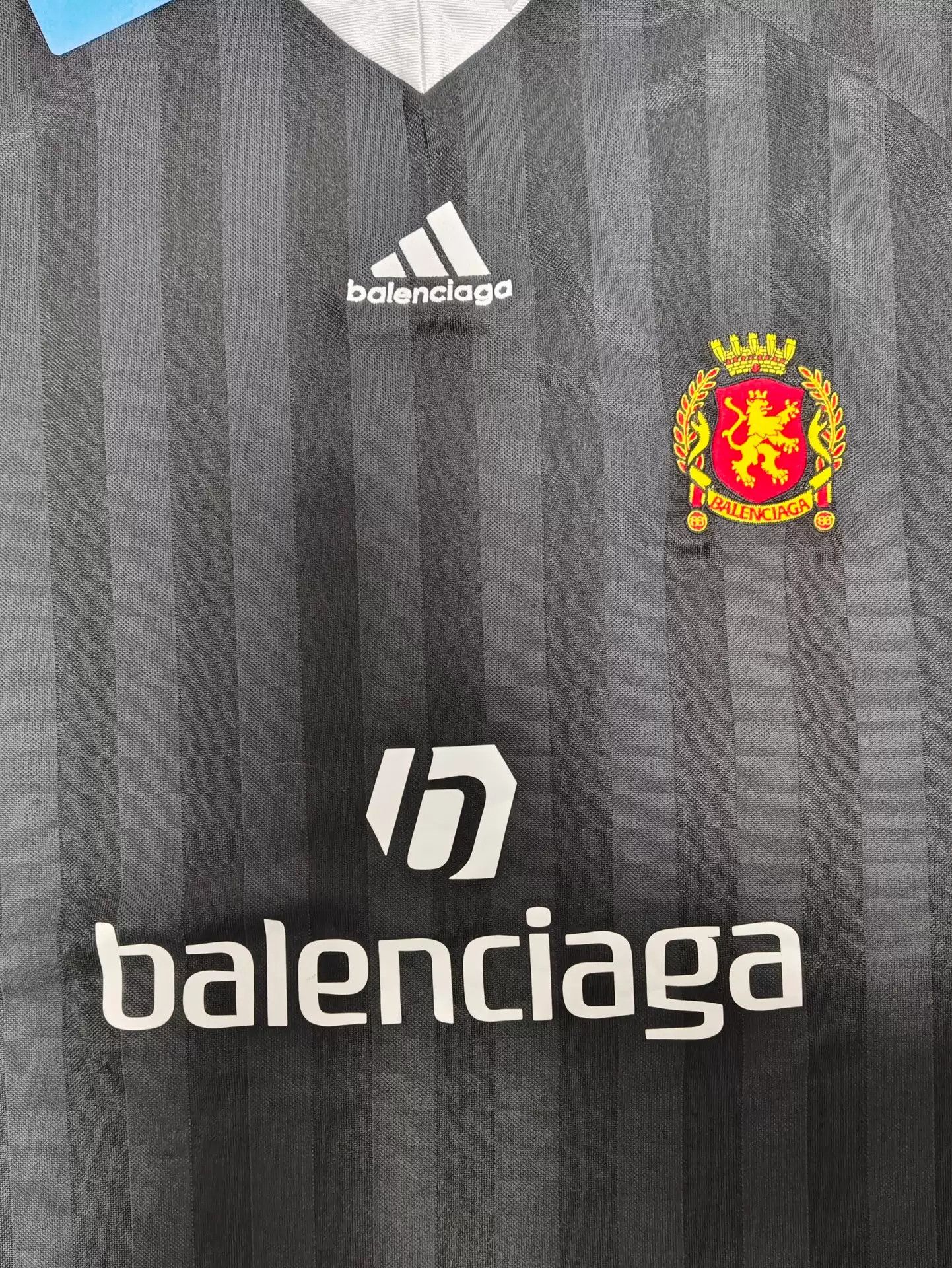 Balenciaga Balenciaga Adidas co branded 23ss showcasing Manchester United football short sleeves Size US L / EU 52-54 / 3 - 4 Thumbnail