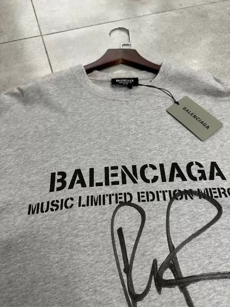 Balenciaga Balenciaga x rupaul Co branded Grey Short sleeved T-shirt Size US L / EU 52-54 / 3 - 9 Thumbnail