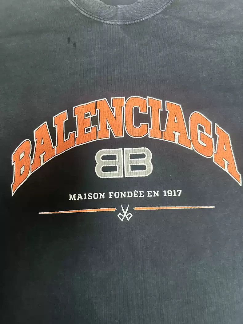 Balenciaga Balenciaga 22ss Maison Double B Letter Scissor Print Cracks, Wear and Tears, Worn Out, Washed Short sleeved T-shirt Size US S / EU 44-46 / 1 - 4 Thumbnail
