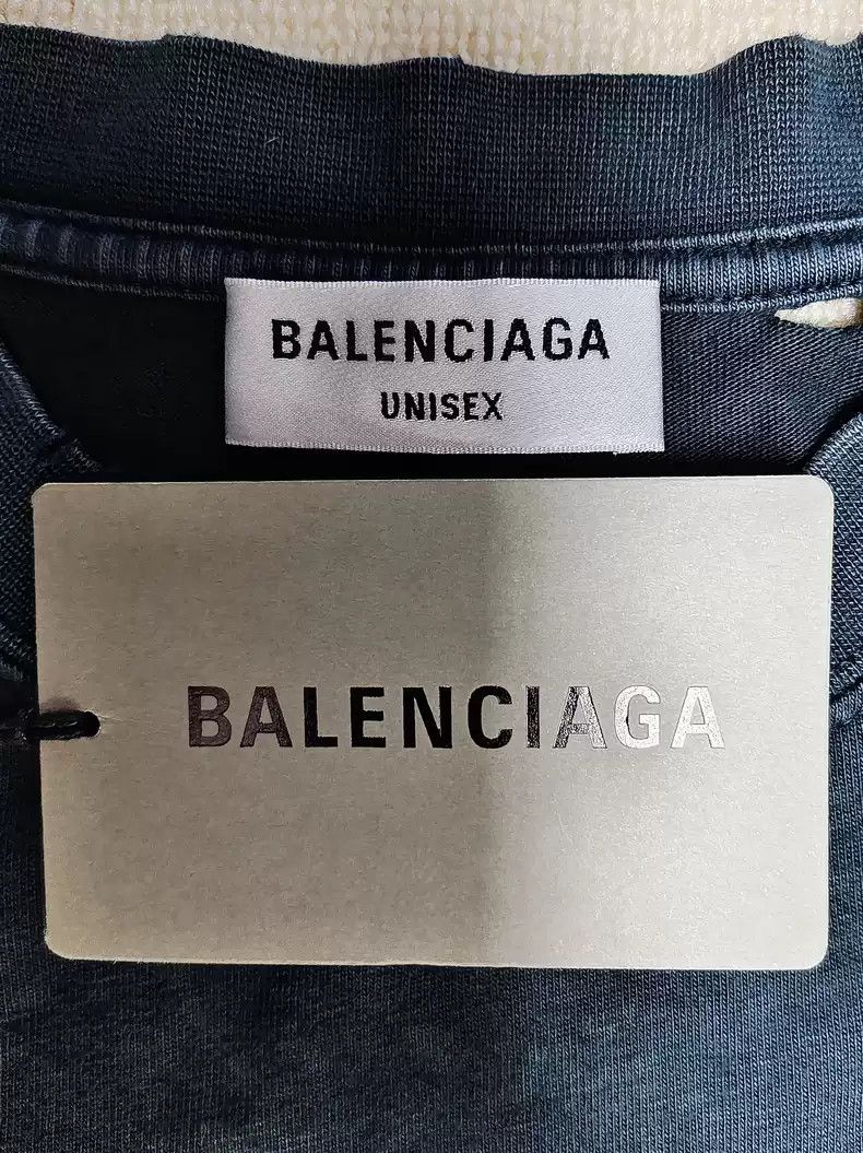 Balenciaga Balenciaga 22ss Maison Double B Letter Scissor Print Cracks, Wear and Tears, Worn Out, Washed Short sleeved T-shirt Size US S / EU 44-46 / 1 - 5 Thumbnail