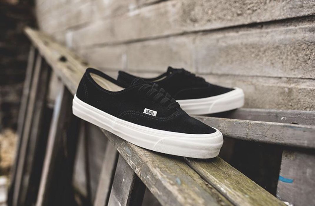 Vans vault og authentic lx store black suede