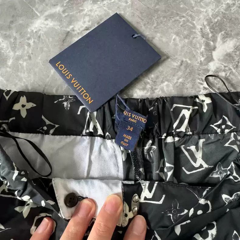 Louis Vuitton Louis Vuitton Full print logo jogging pants Size US 34 / EU 50 - 3 Thumbnail