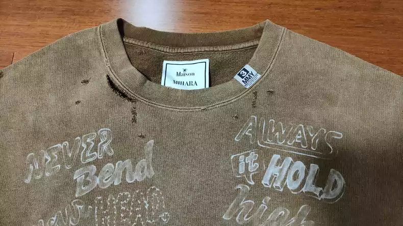 Maison MIHARA YASUHIRO Mihara Yasuhiro 22aw destroyed the old bear graffiti printed sweater. Size US L / EU 52-54 / 3 - 3 Thumbnail