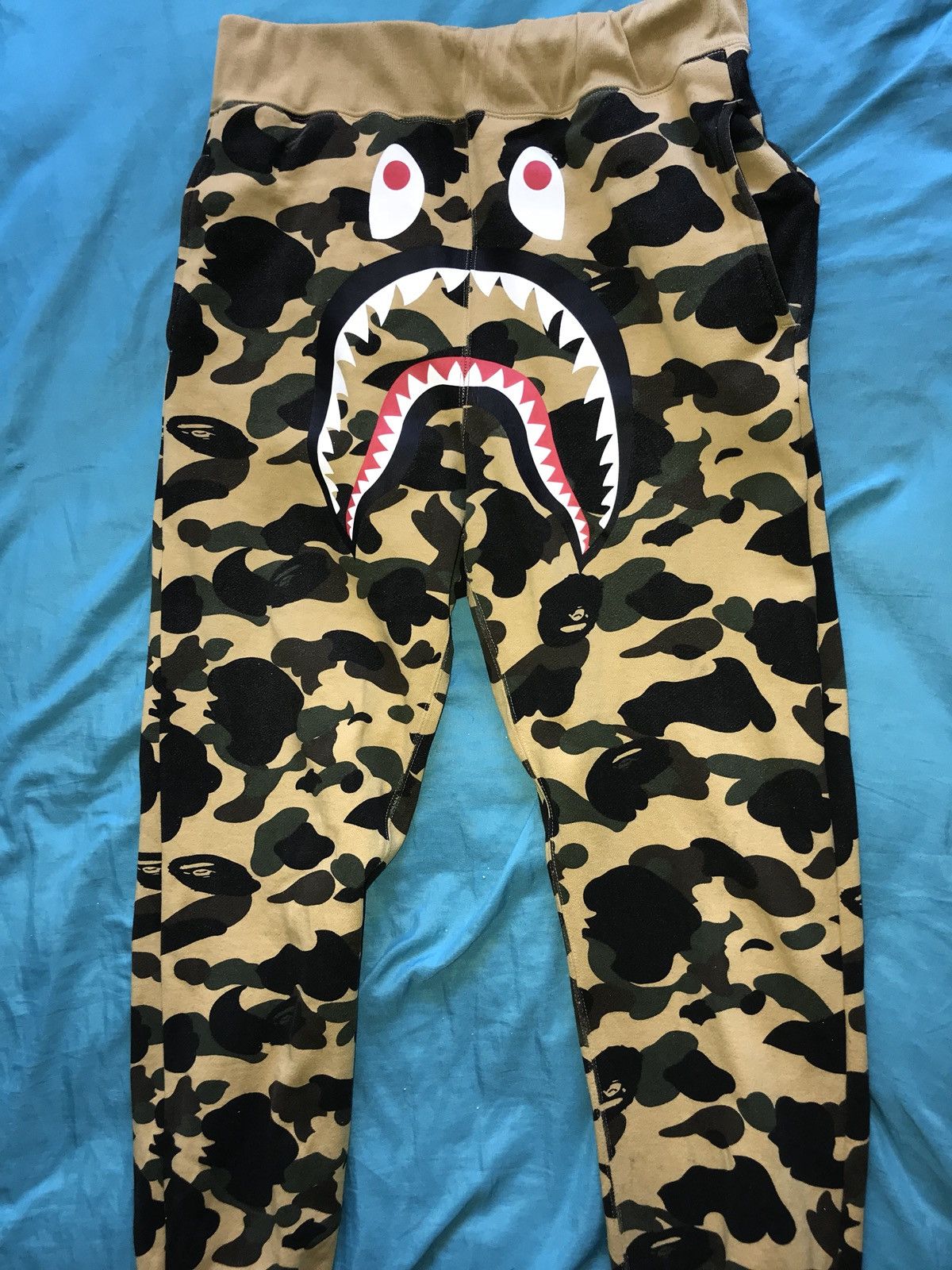 YELLOW FIRST CAMO SHARK SWEAT PANTS