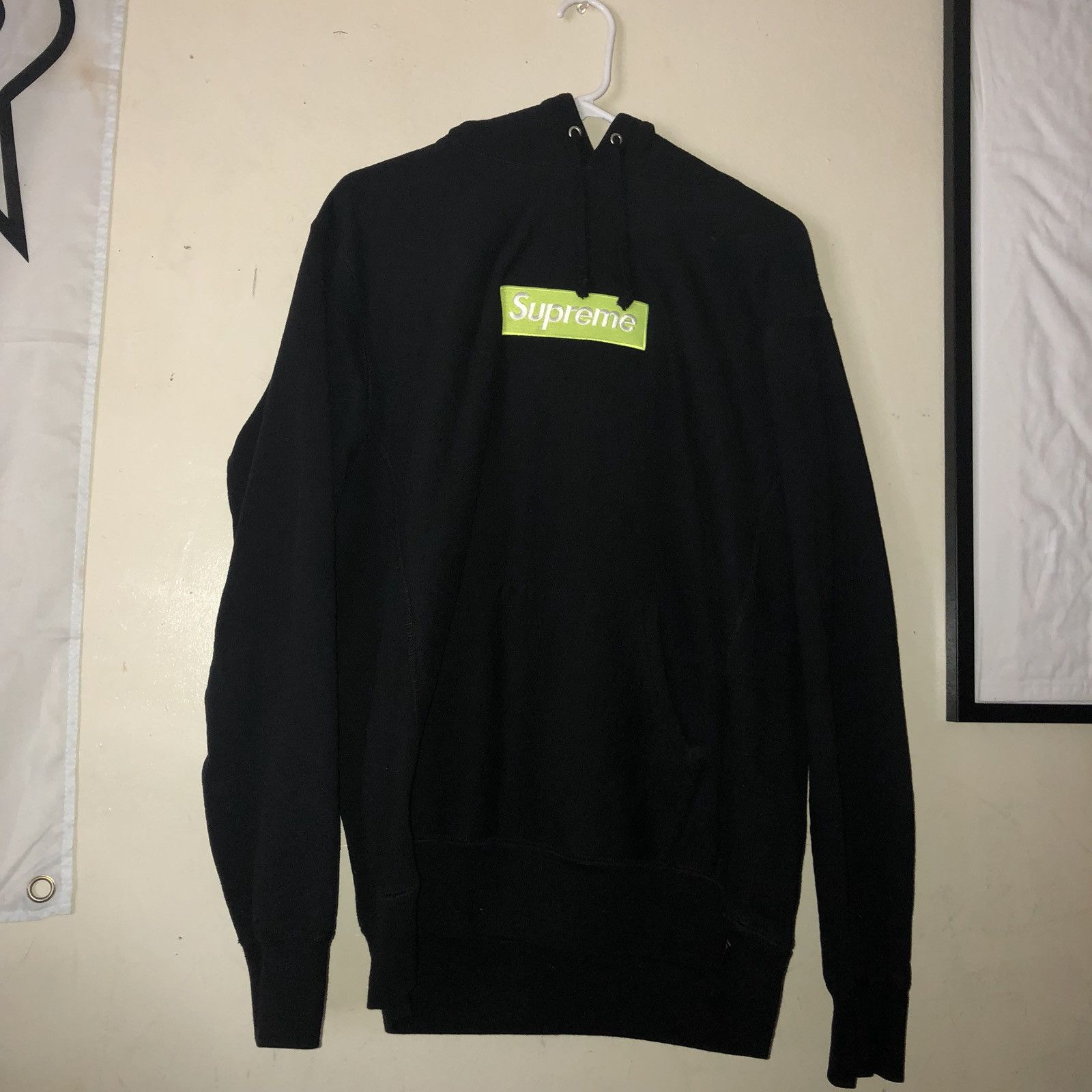 Supreme box logo outlet neon