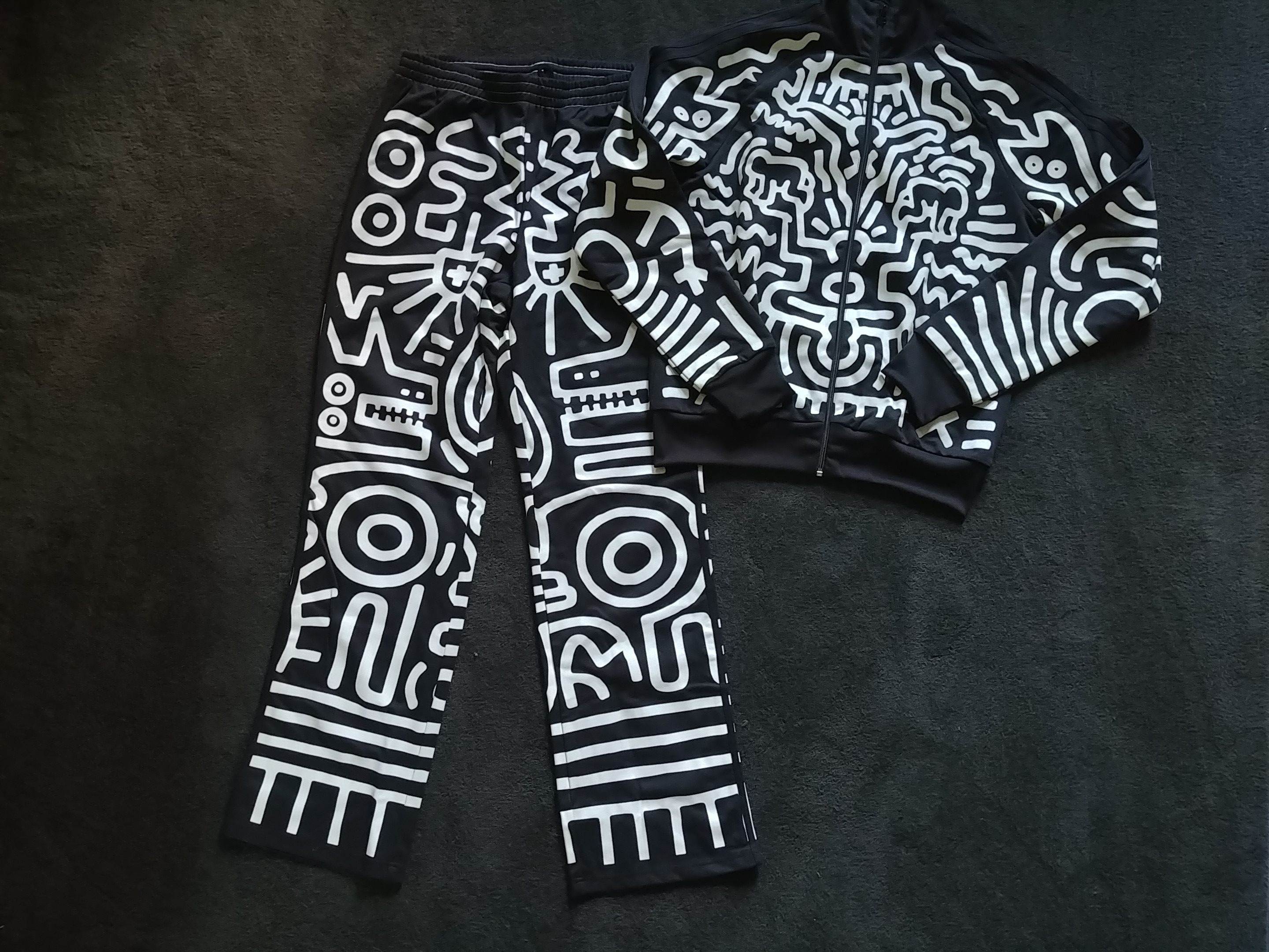 Adidas × Jeremy Scott × Keith Haring JEREMY SCOTT x KEITH Adidas × Jeremy Scott × Keith Haring JEREMY SCOTT x KEITH