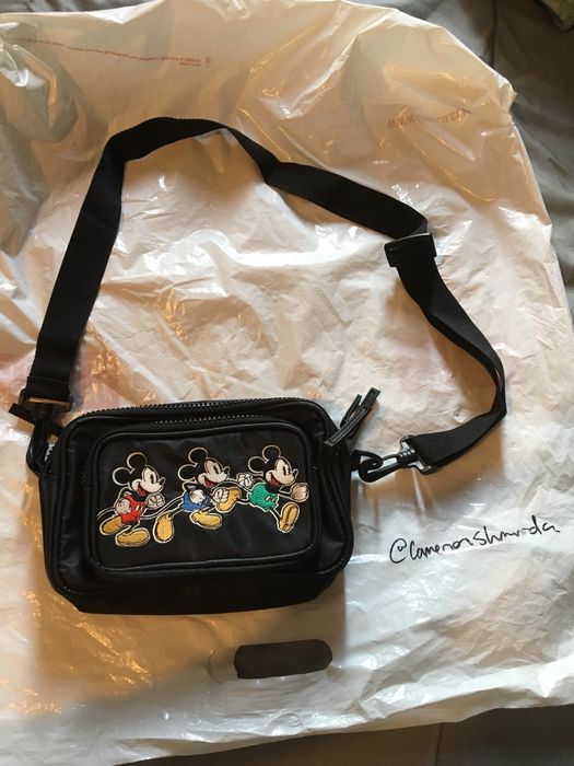 Mickey mouse timeless hot sale hip pack