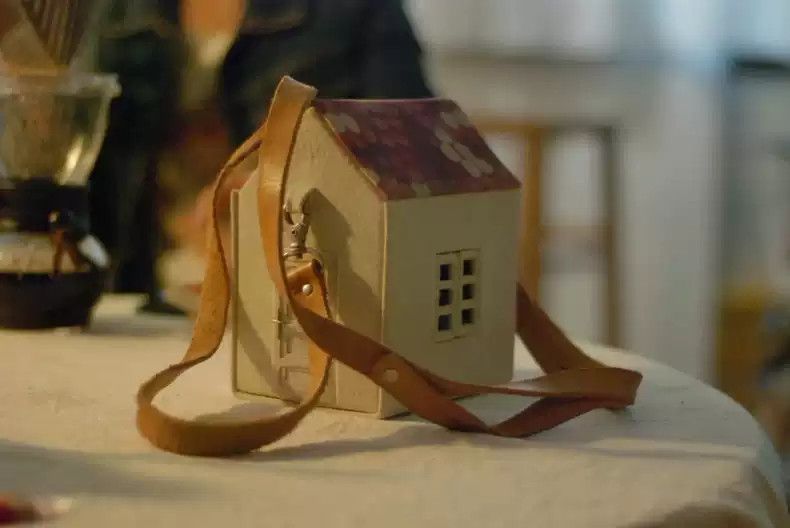 Undercover UNDERCOVER Archive But Alice's little house crossbody bag Size ONE SIZE - 7 Thumbnail