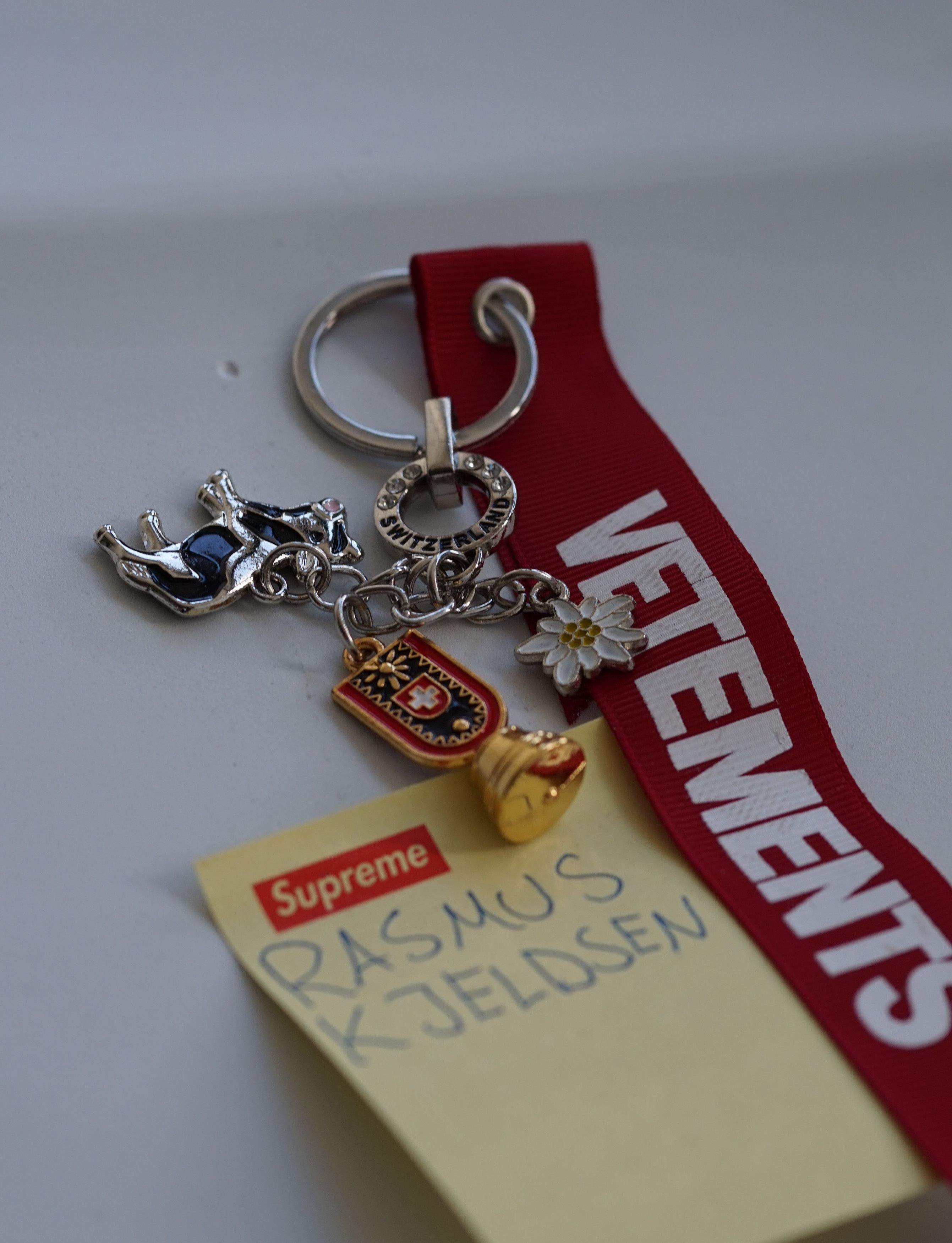 キーホルダー vetements 限定