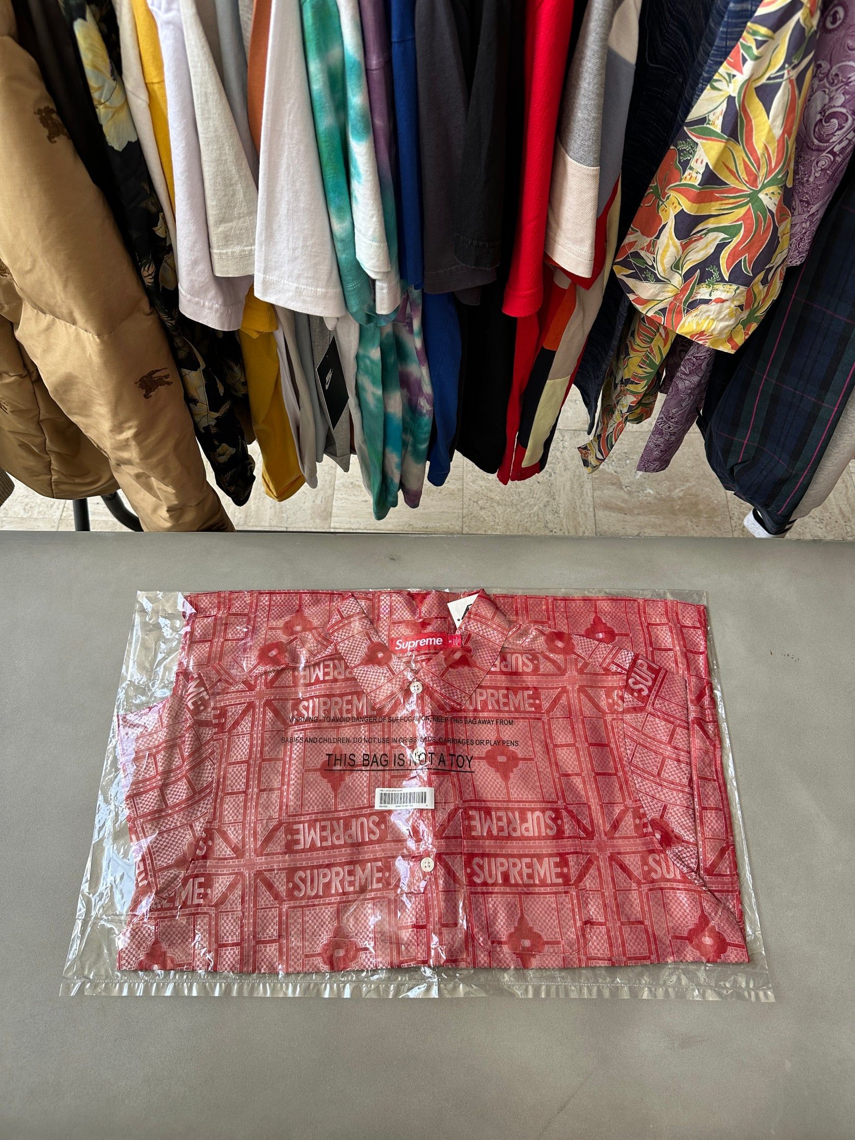 Supreme Supreme Red Hermes Tray Jacquard Logo Shirt Size US M / EU 48-50 / 2 - 3 Thumbnail
