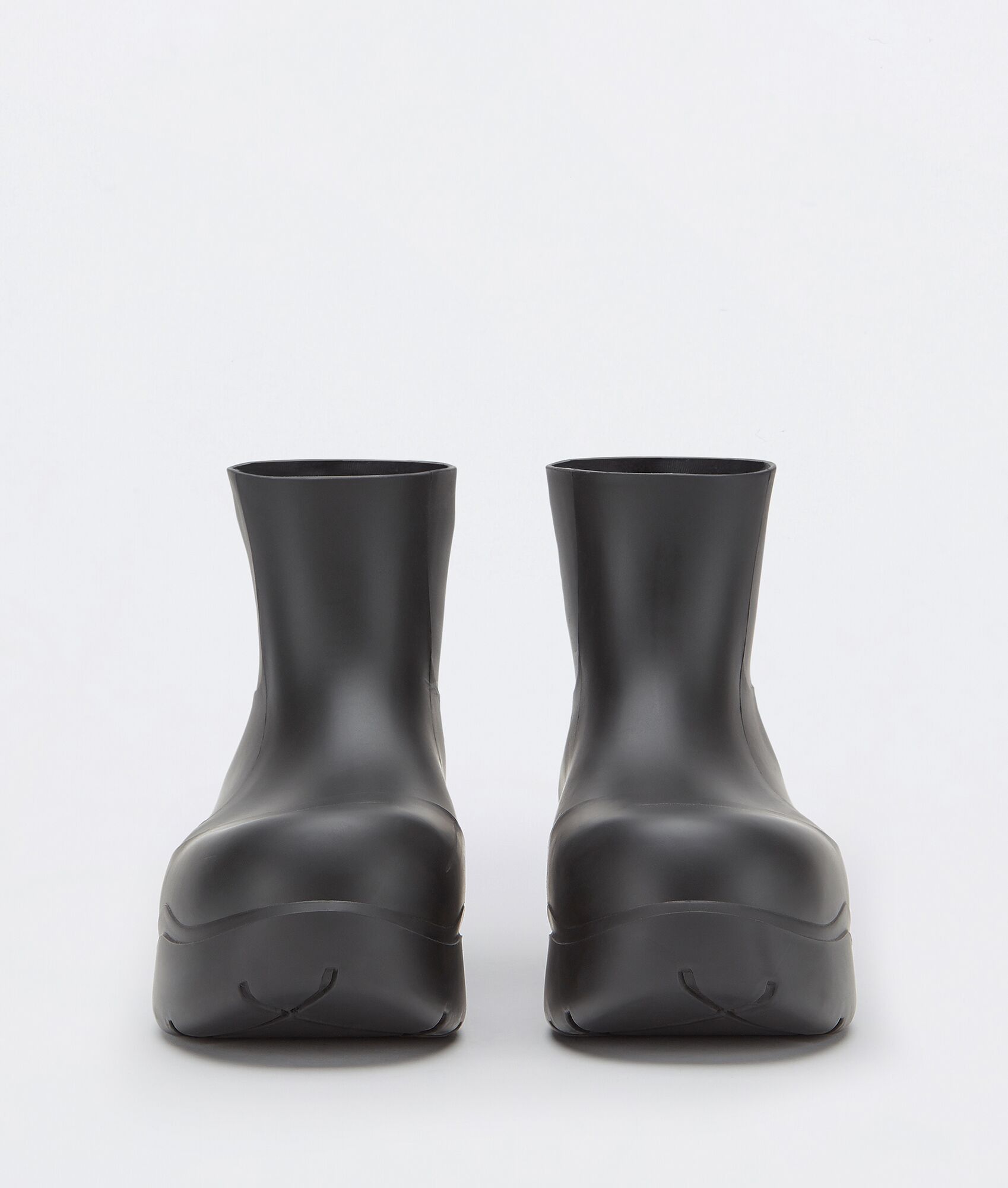 Bottega Veneta Black Rubber Puddle Ankle Boot Size US 6 / IT 36 - 2 Thumbnail