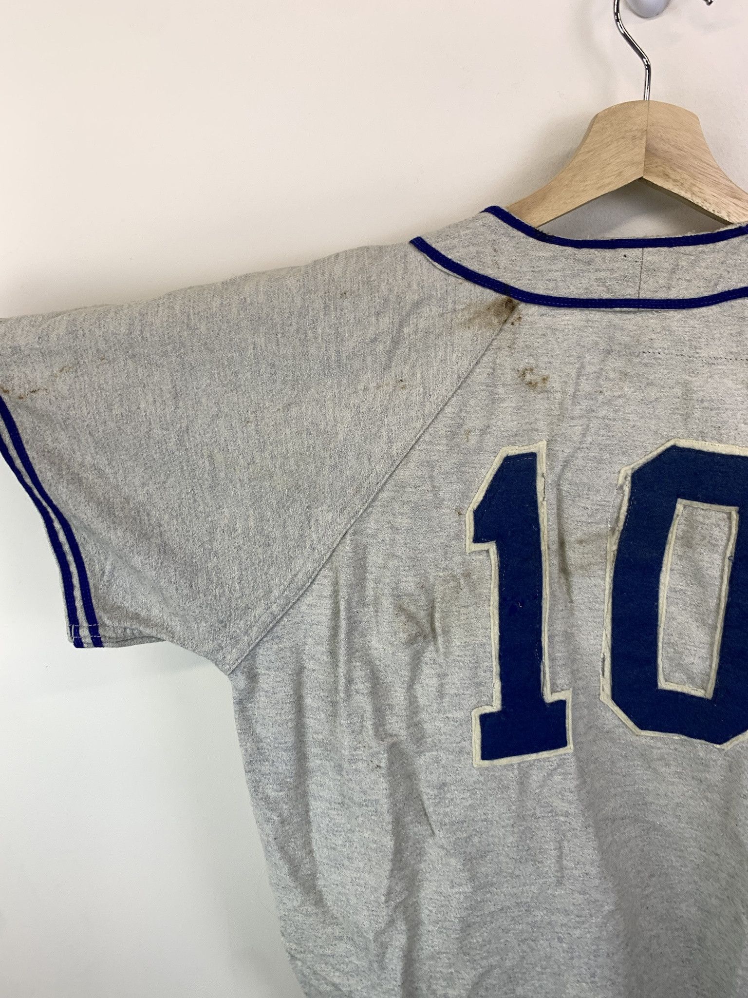 MLB × Vintage Wilsons 1945 Chicago Cubs Baseball #10 Jersey True Vintage 1940s Wool Cubs MLB Jersey Size L Size US L / EU 52-54 / 3 - 5 Thumbnail
