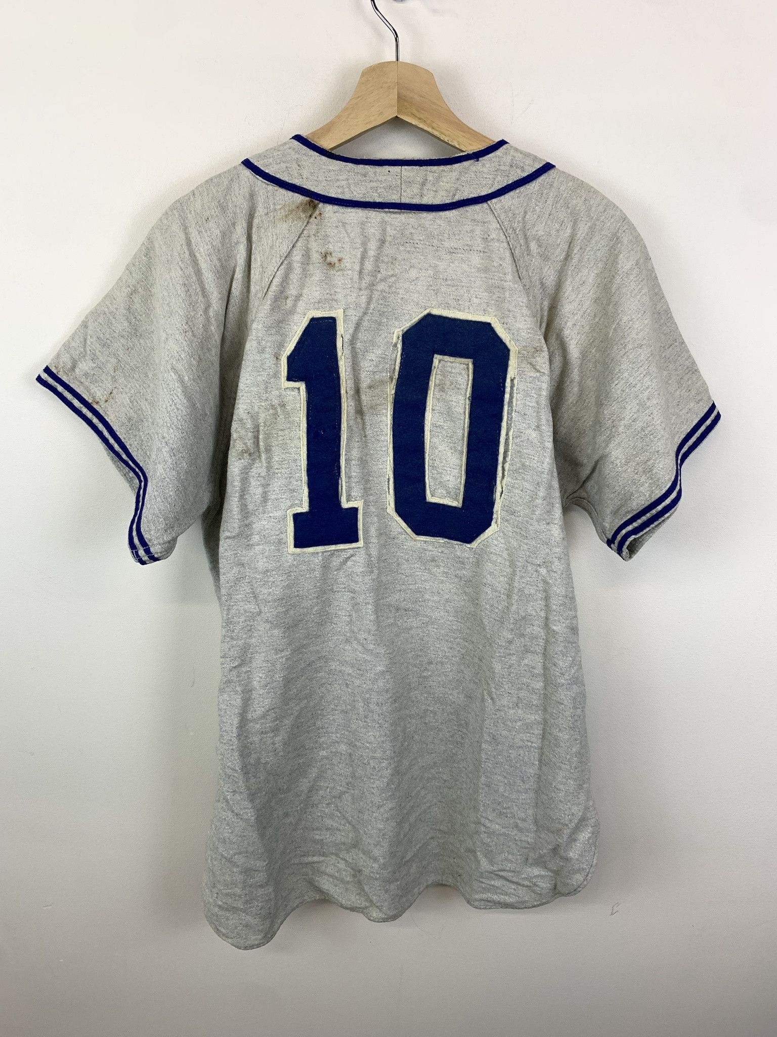 MLB × Vintage Wilsons 1945 Chicago Cubs Baseball #10 Jersey True Vintage 1940s Wool Cubs MLB Jersey Size L Size US L / EU 52-54 / 3 - 4 Thumbnail