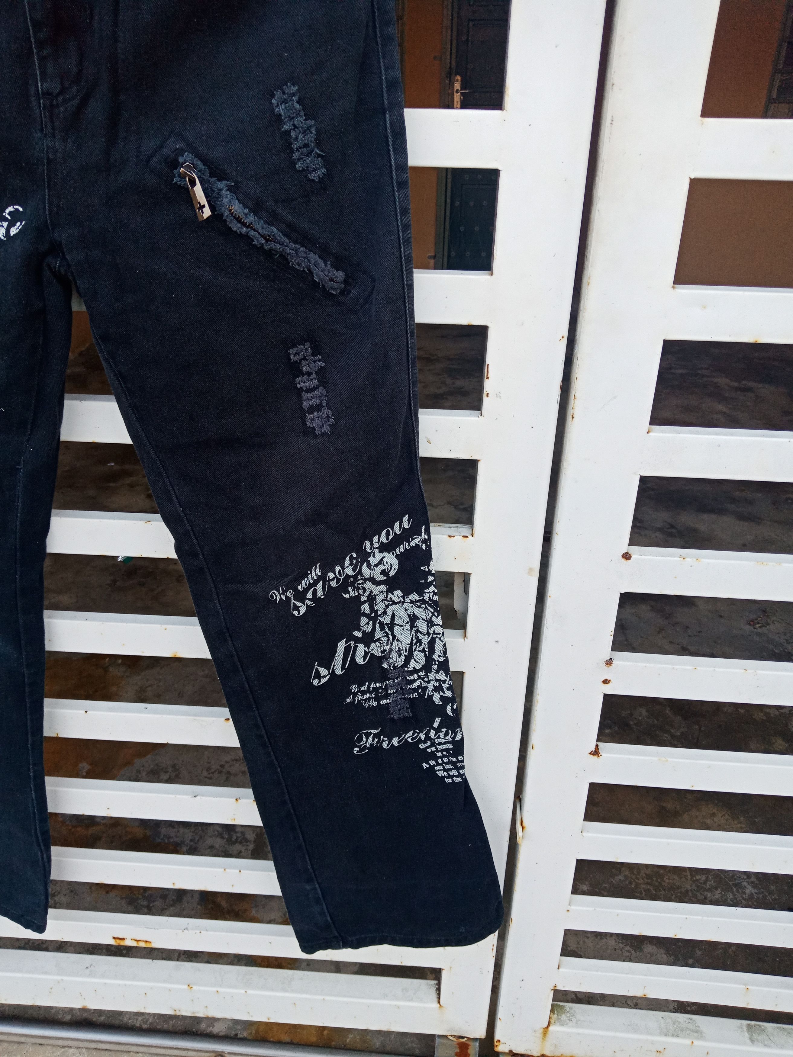 semanticdesign Batsu Studio Spell Out Big Logo Distressed Pants Size US 31 - 7 Thumbnail