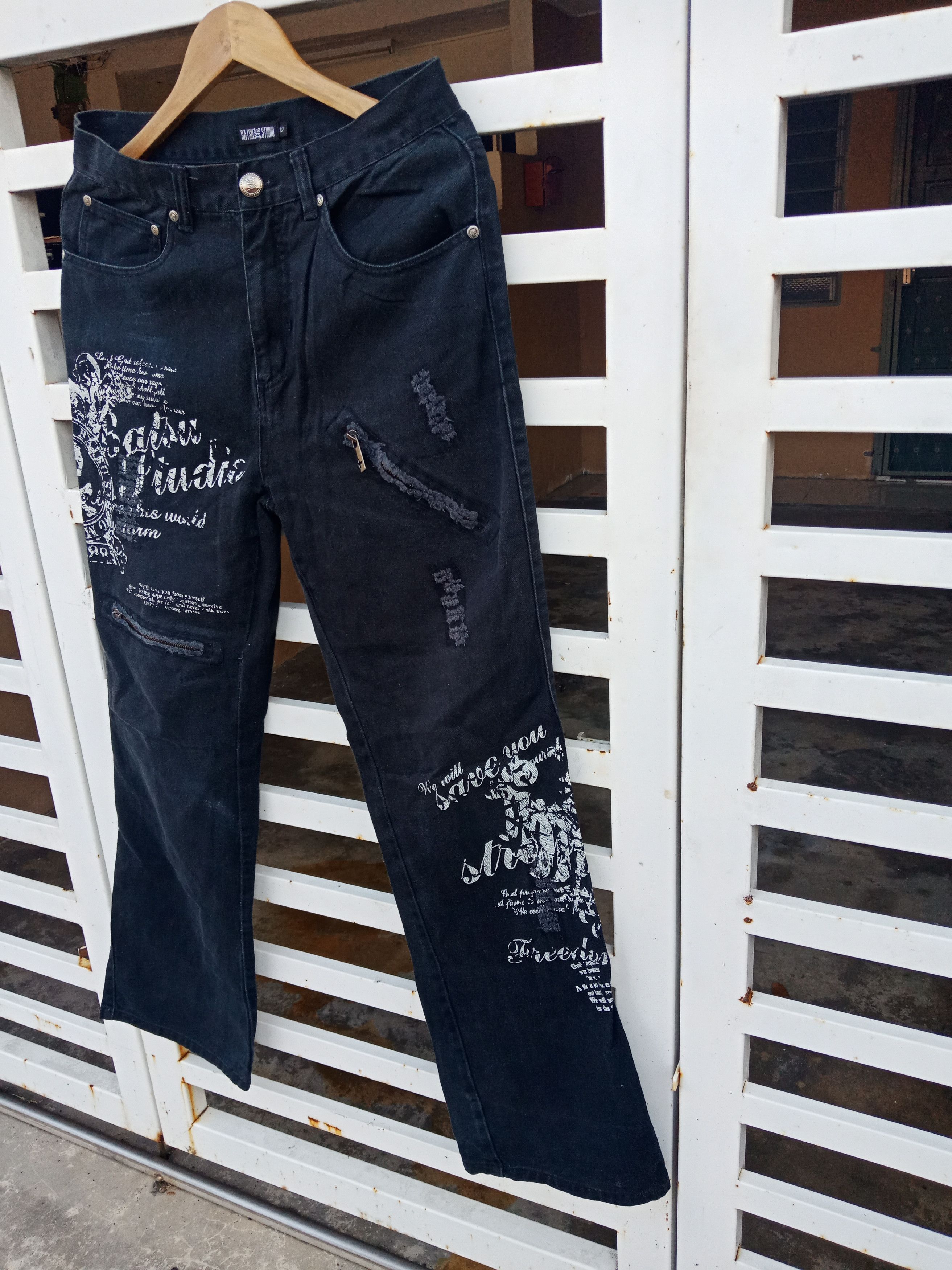 semanticdesign Batsu Studio Spell Out Big Logo Distressed Pants Size US 31 - 4 Thumbnail