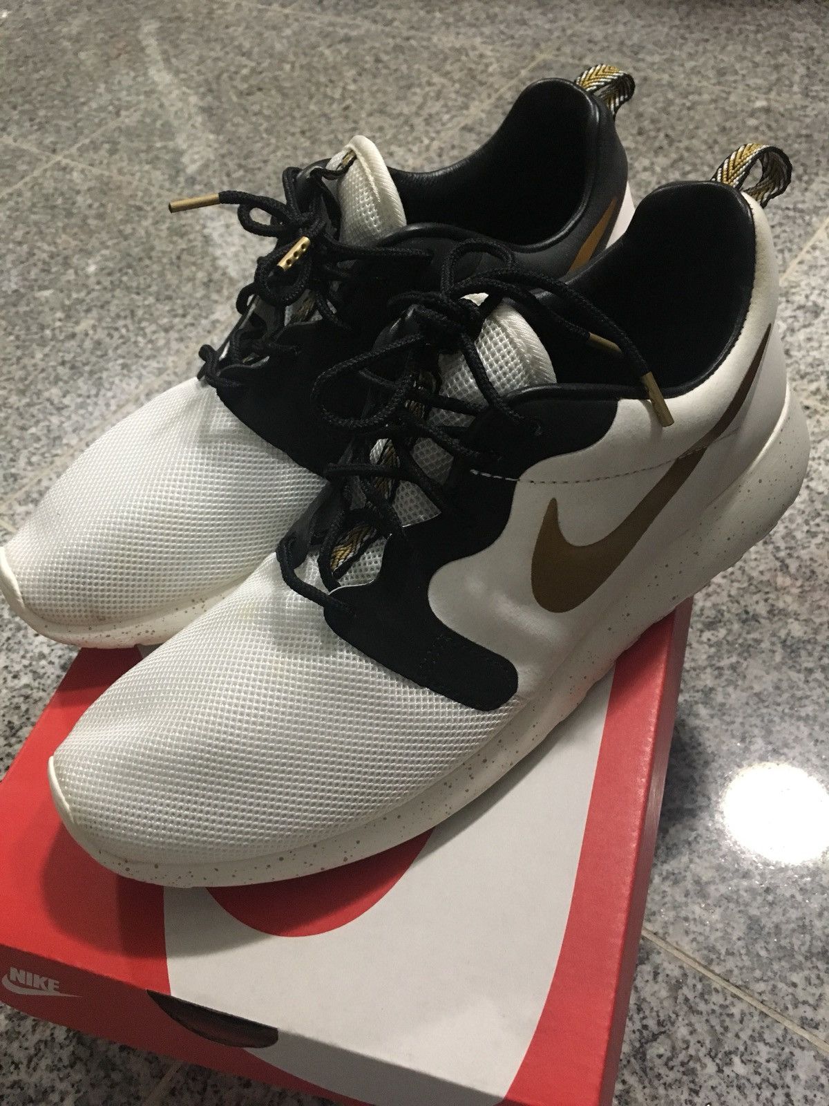 Roshe Run Gold Trophy QS