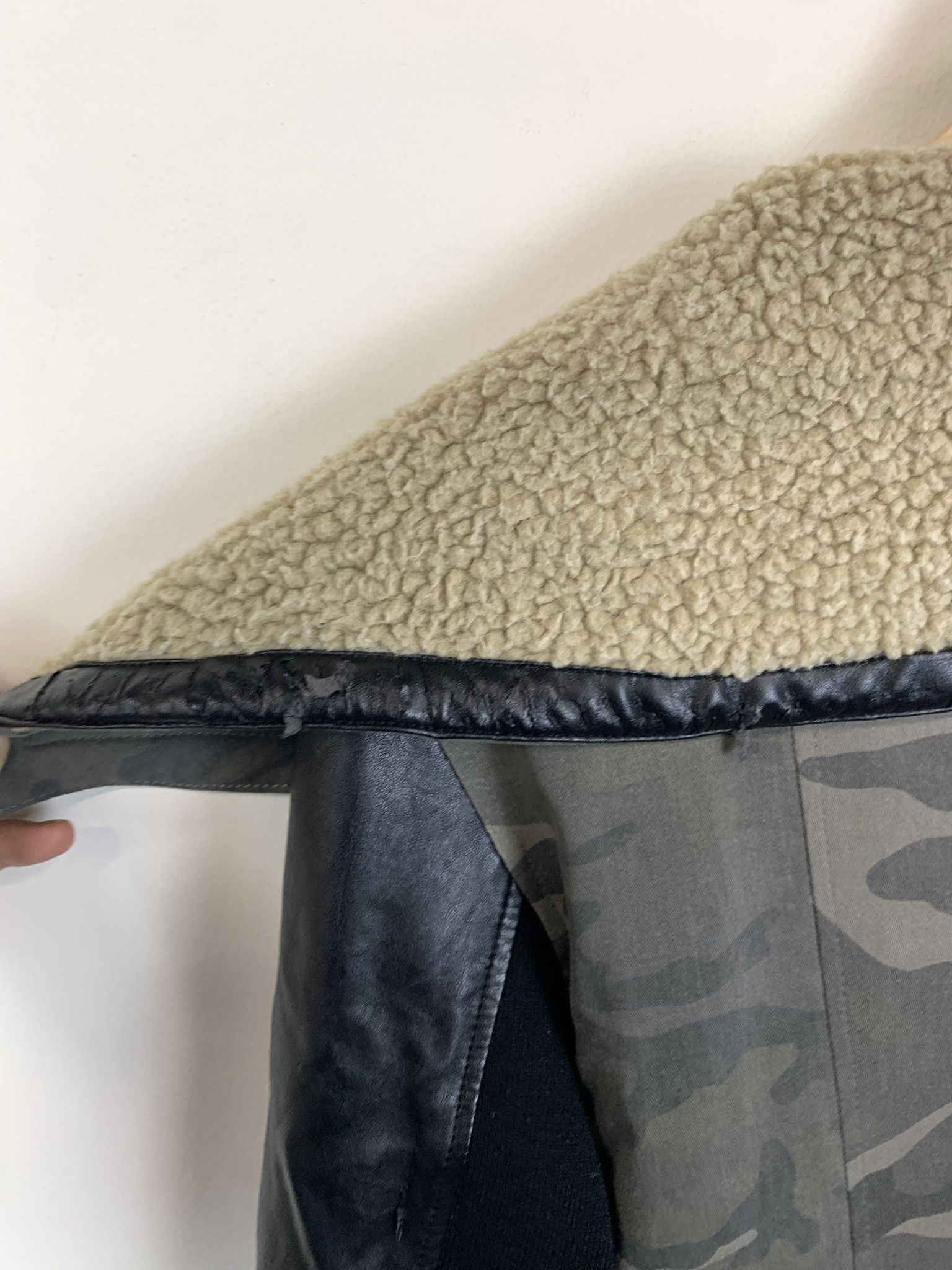 Vintage Vitnage M60 Ghost Camo Leather Sleeve Sherpa Collar Jacket Size M Size US M / EU 48-50 / 2 - 5 Thumbnail
