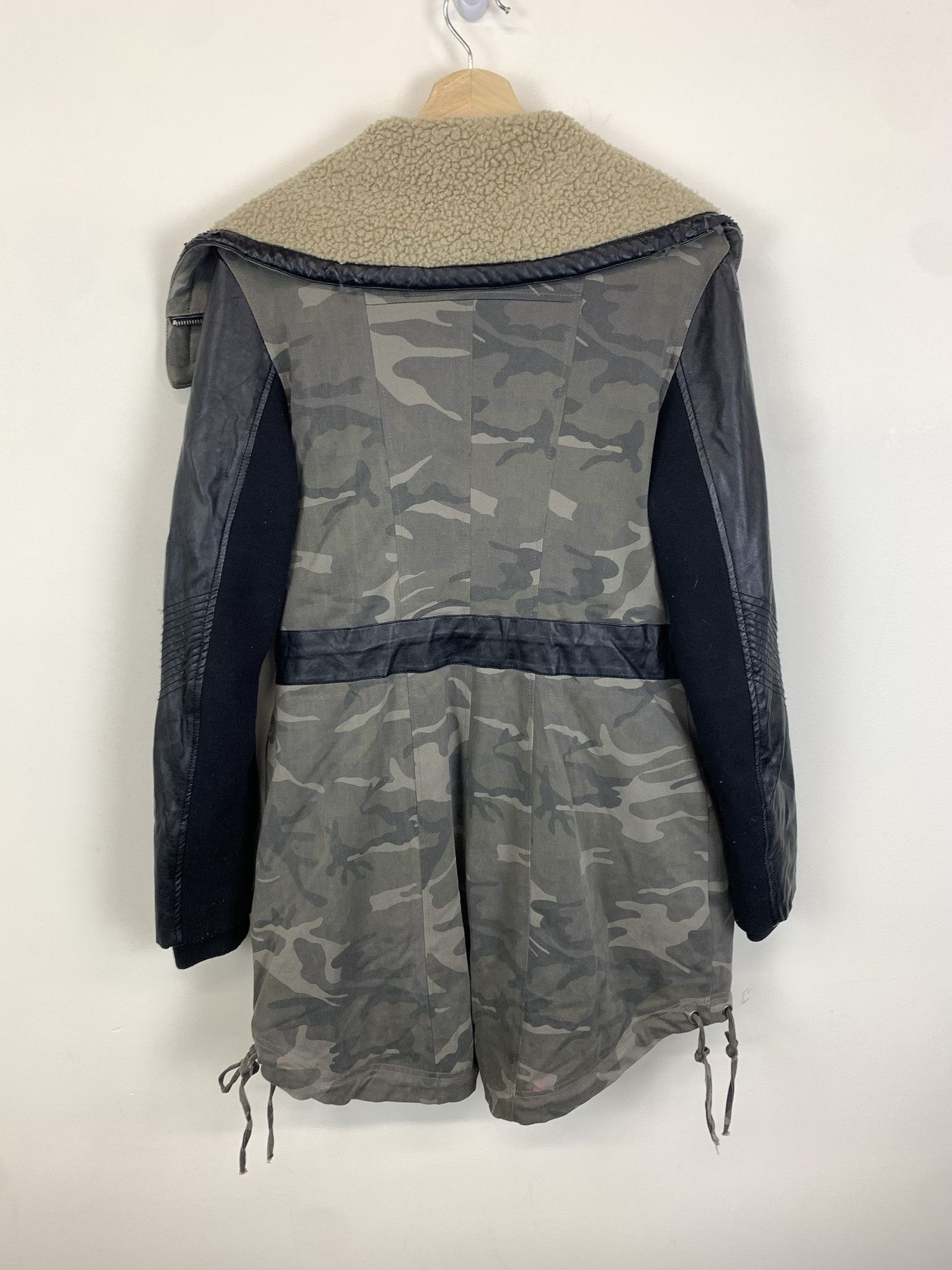 Vintage Vitnage M60 Ghost Camo Leather Sleeve Sherpa Collar Jacket Size M Size US M / EU 48-50 / 2 - 3 Thumbnail