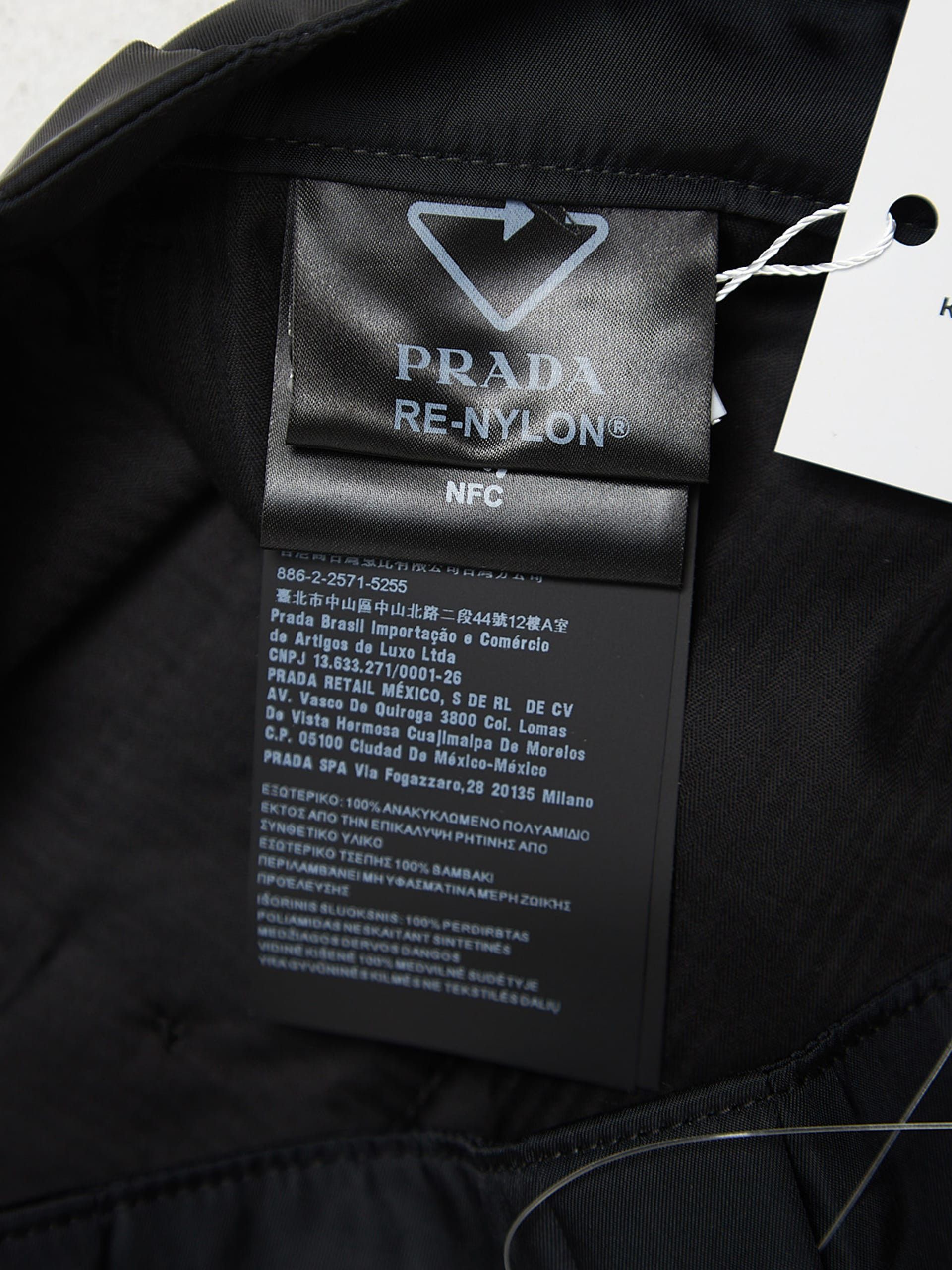 Prada Black Zipped Logo Patched Polyamide Shorts Size US 34 / EU 50 - 4 Thumbnail