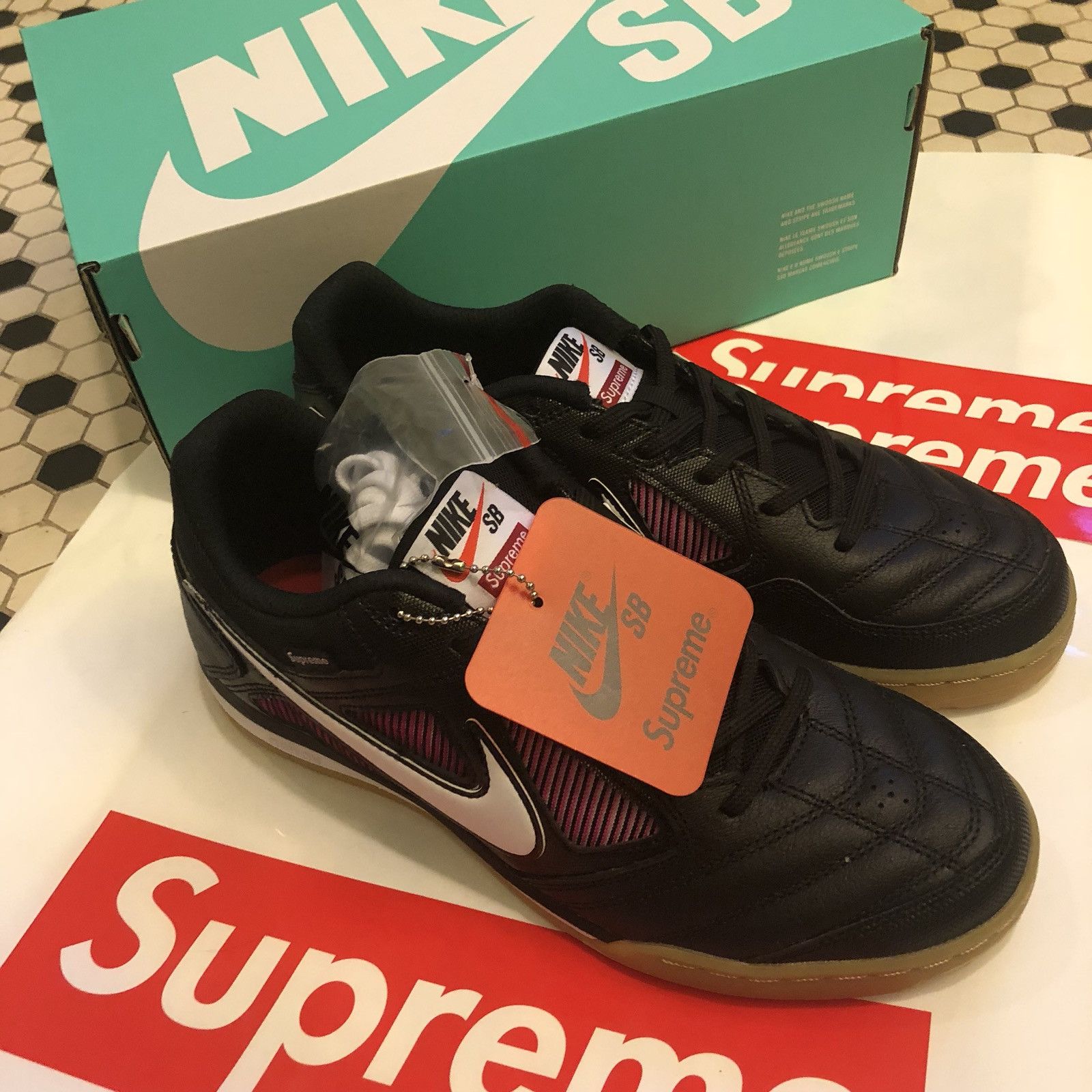 Supreme gato sb clearance