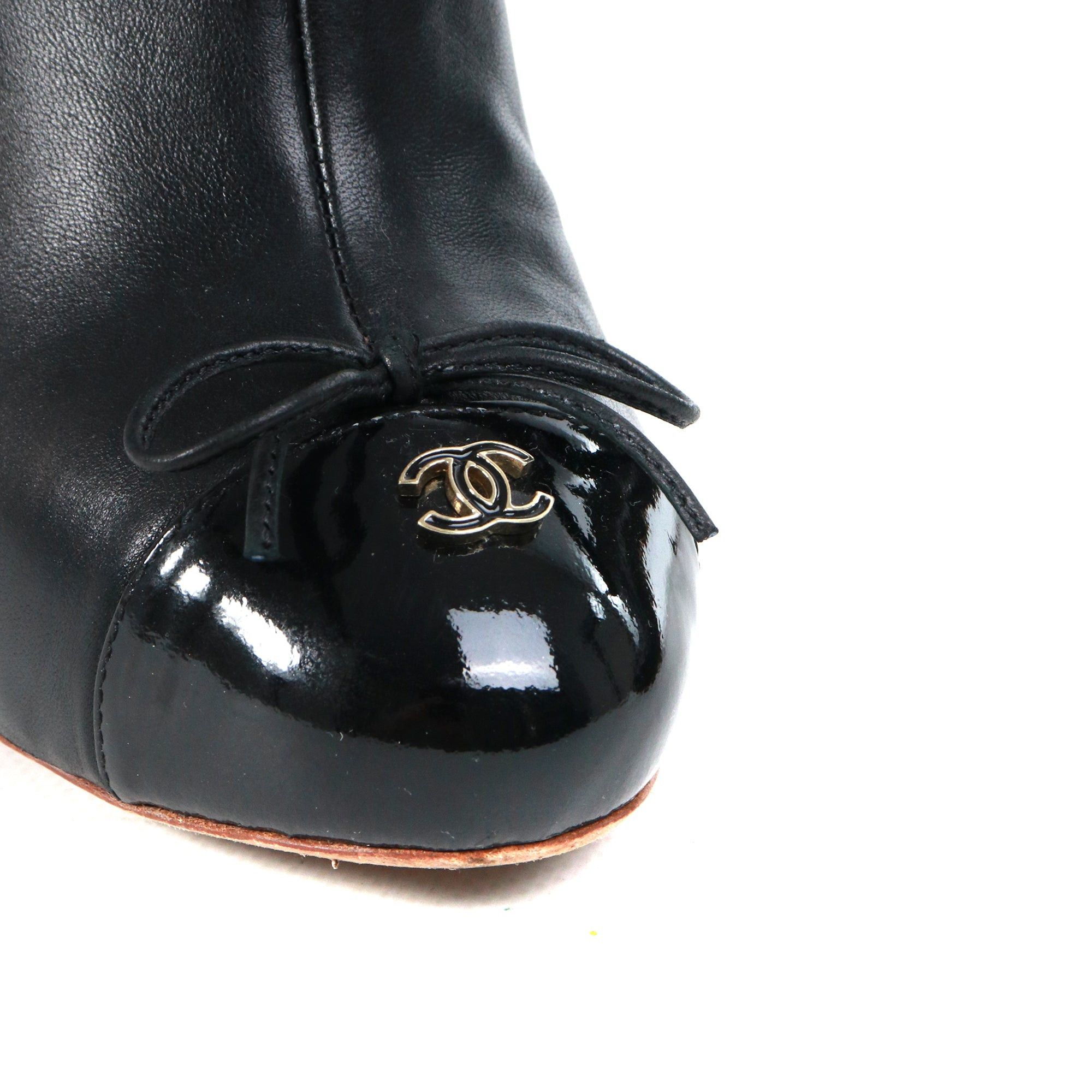 Chanel CHANEL - CC Chanel ankle boots in black lambskin (T34.5) Size US 4 / IT 34 - 4 Thumbnail