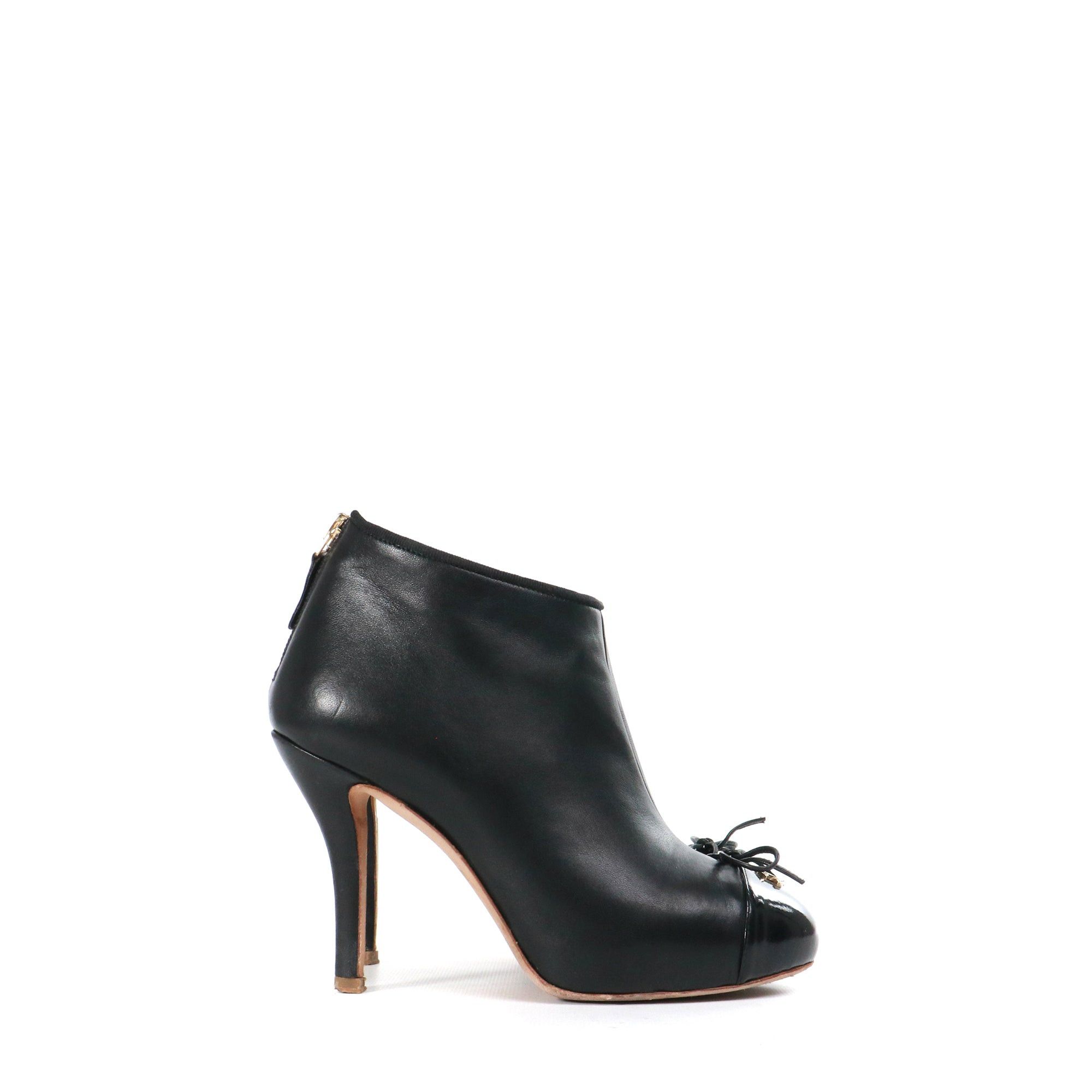 Chanel CHANEL - CC Chanel ankle boots in black lambskin (T34.5) Size US 4 / IT 34 - 2 Thumbnail