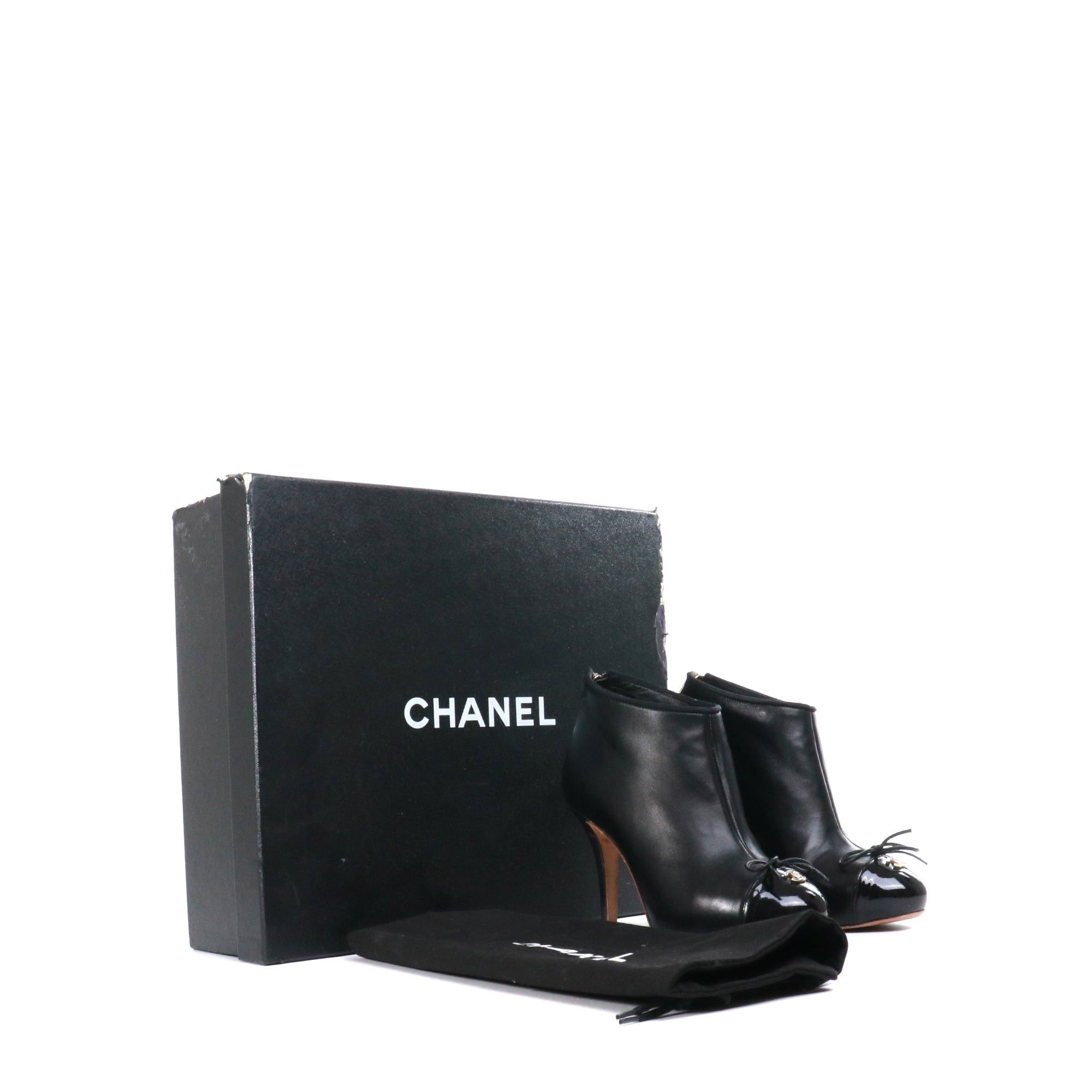 Chanel CHANEL - CC Chanel ankle boots in black lambskin (T34.5) Size US 4 / IT 34 - 10 Thumbnail