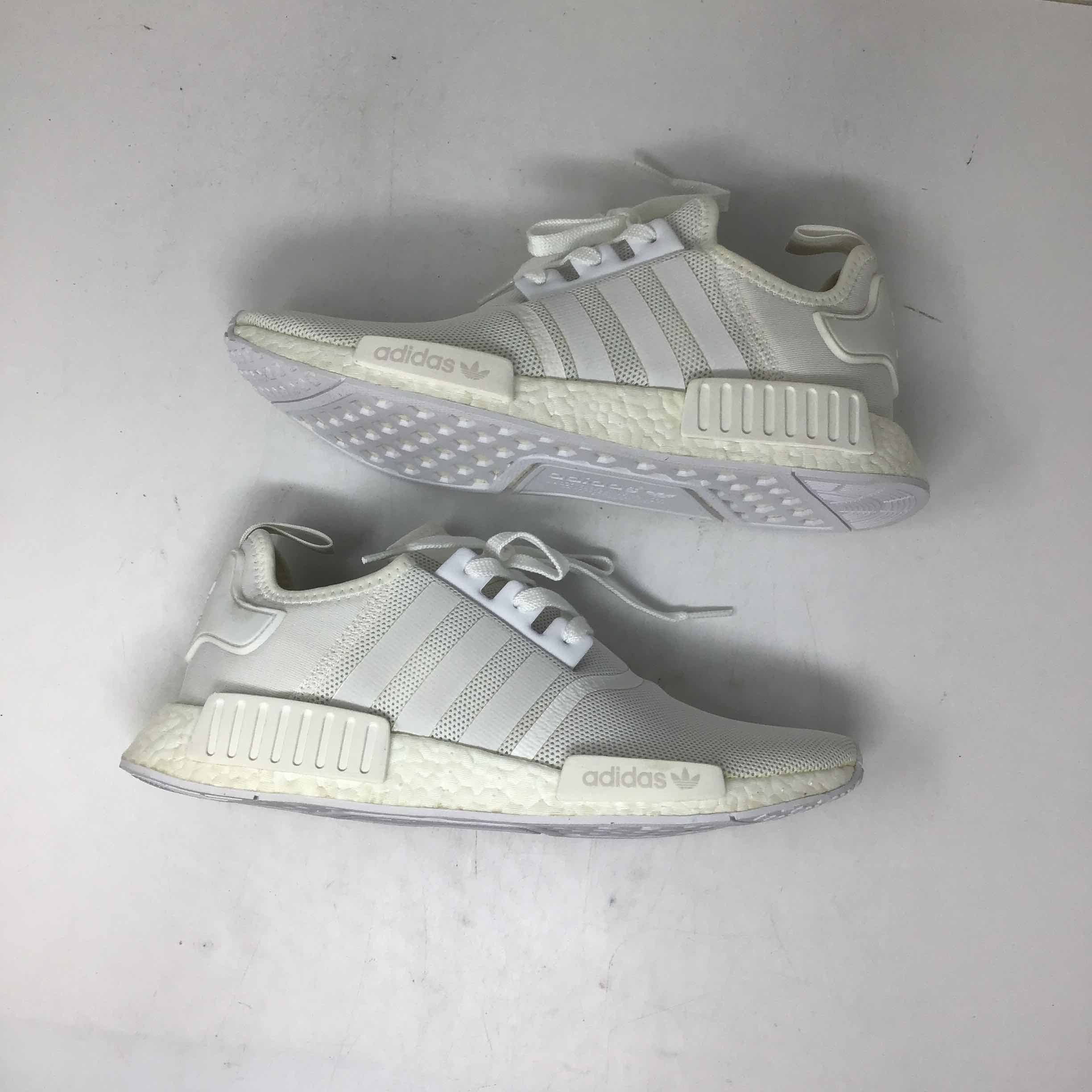 nmd r1 triple white