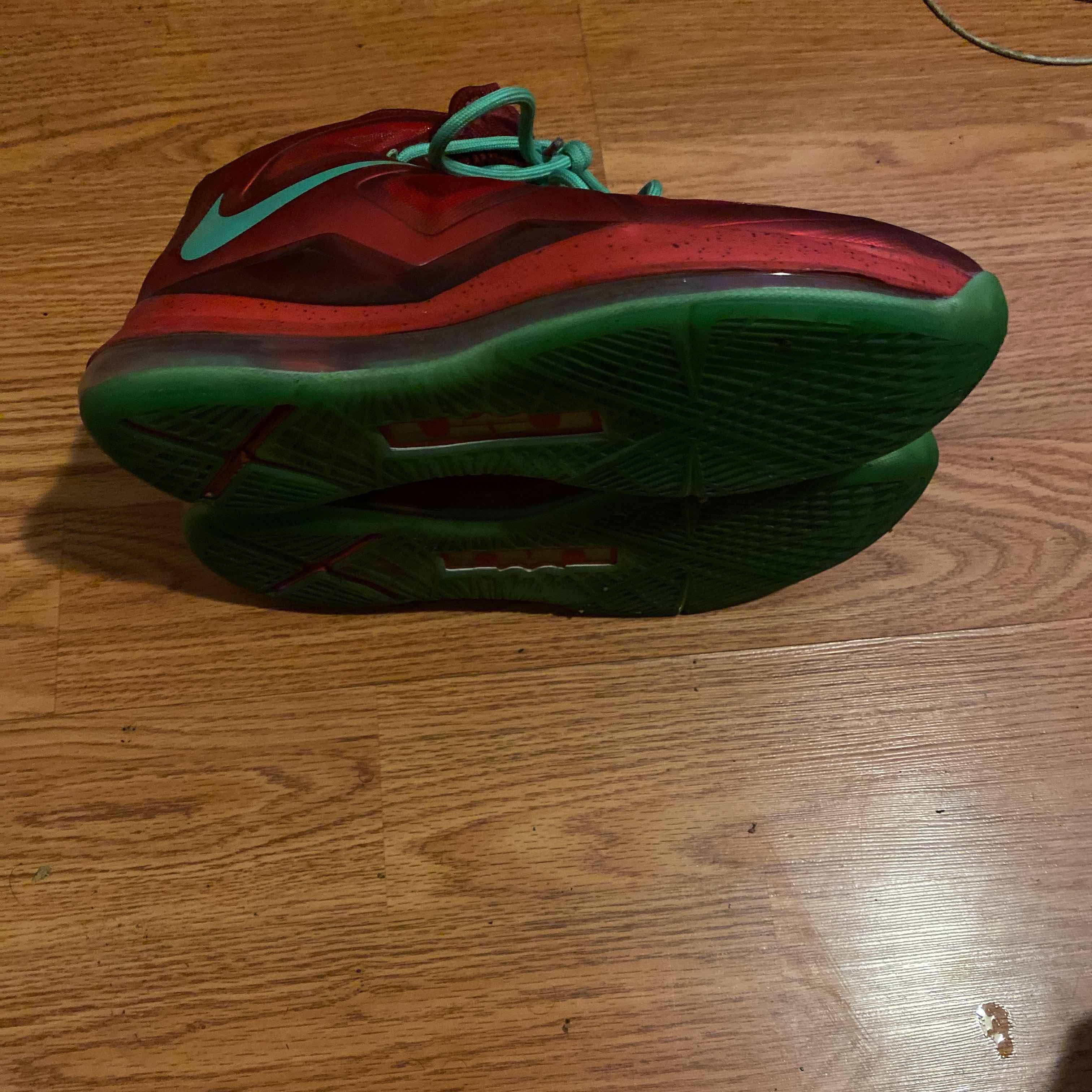 Nike LeBron 10 Christmas