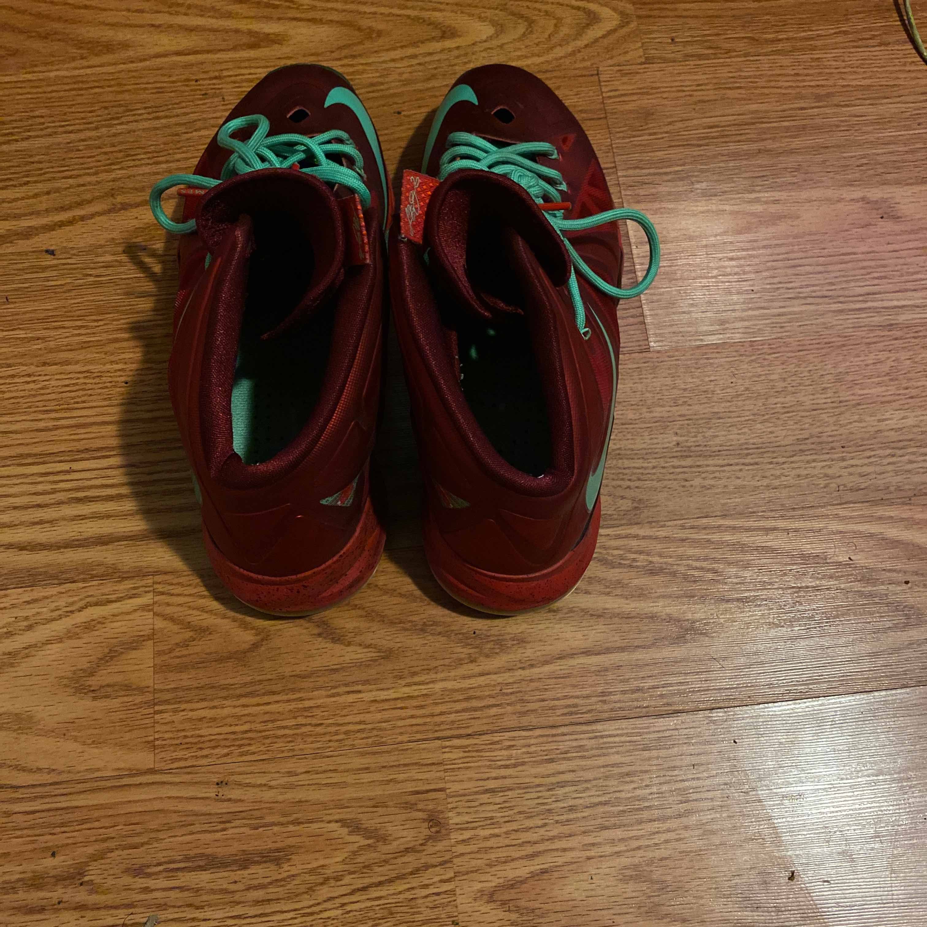 Nike LeBron 10 Christmas
